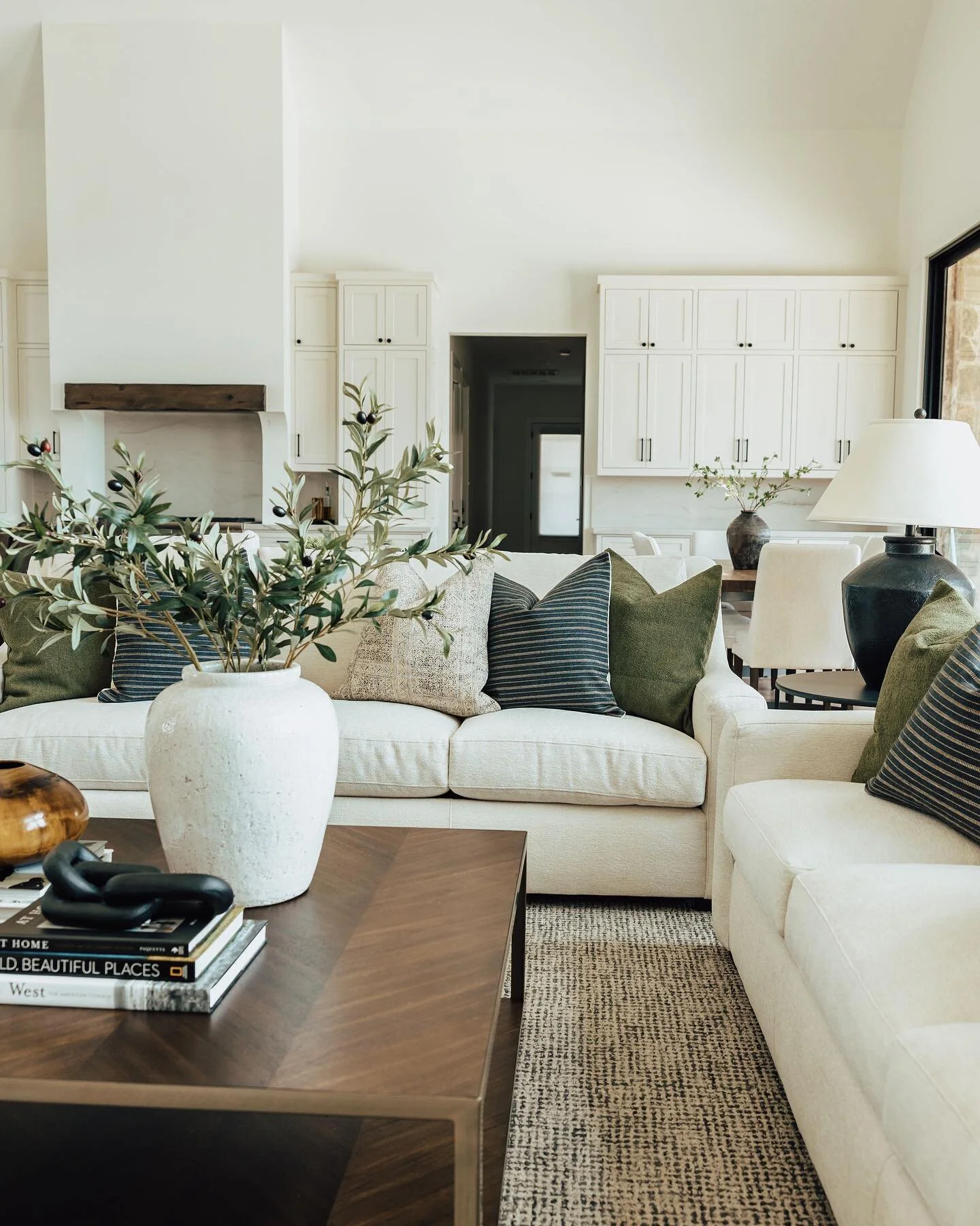 I hope the green palette stays around for a very long time. There&rsquo;s something about the organic feeling it gives that makes it feel so relaxing and soothing. If you&rsquo;ve followed me for awhile or if you&rsquo;re one of my amazing clients,th