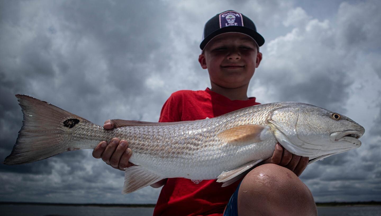Dad that one almost pulled me in! Parker&rsquo;s first time saltwater fishing he learned that redfish are a little strong than bluegill!
Grandslamfishing.com 
#Redfish #Snook #Flounder #Trout #Tarpon