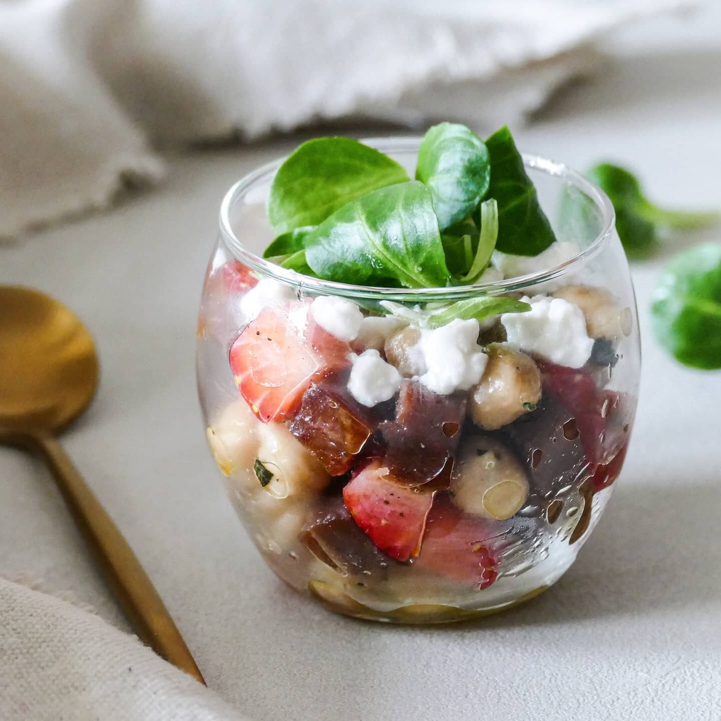 Alternative Tartare - Would you be brave enough to try it? I know what you're thinking: &quot;Strawberry and vegan beef? Disgusting!&quot;. Not this time guys, let me tell you more. The balance of flavors is on point, every ingredient is expressed wi