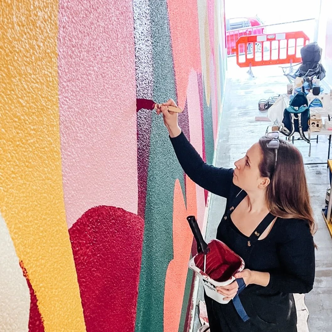 Back at it this week and can't wait to take on the finishing touches✨️✍️🏼 

@_chalk_it_up 
@cathedralsq

#mural #artist #localartists #femaleartists #upcycle #art #paint
