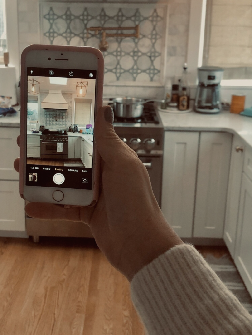 How do virtual home showings work?