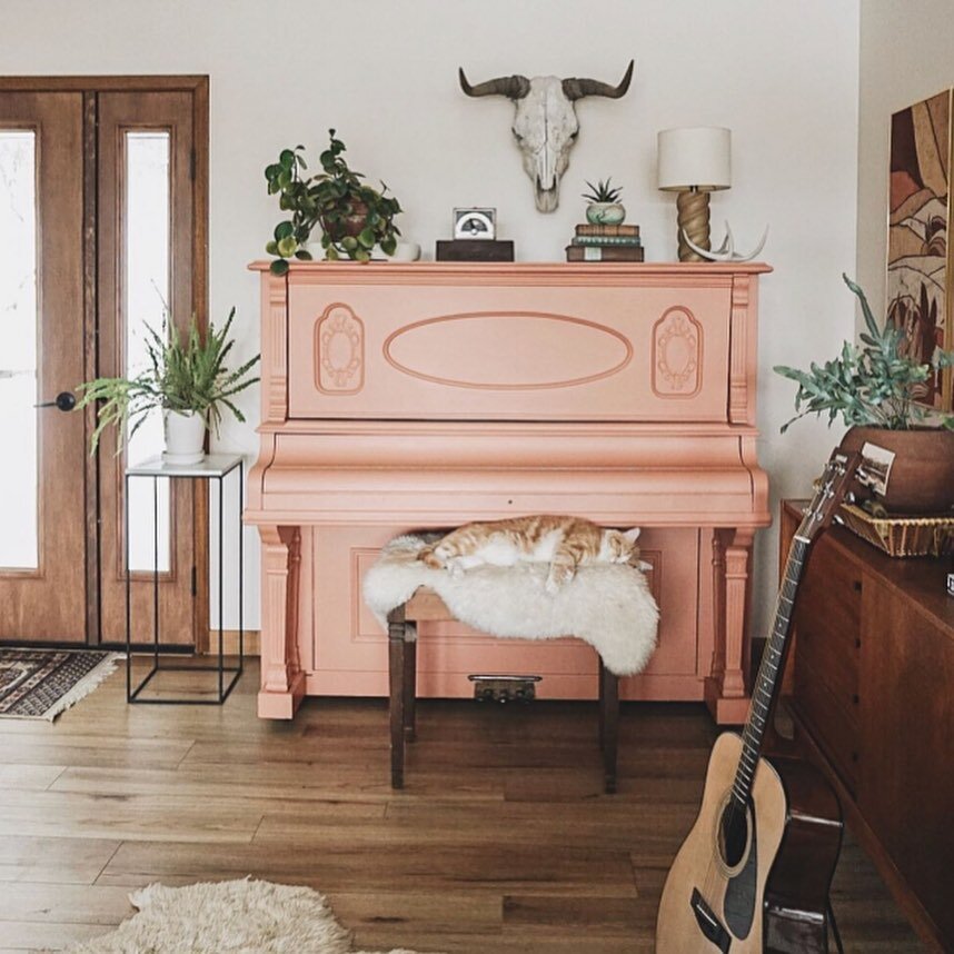 Have you voted in my &ldquo;What color should we paint our dinged up piano?&rdquo; story highlight? Please do! Happy #Friday 👊
.
.
.
#piano #diy #seattle #realtor #color #pink #black #gray #green #white #decor #interior #music #TGIF
