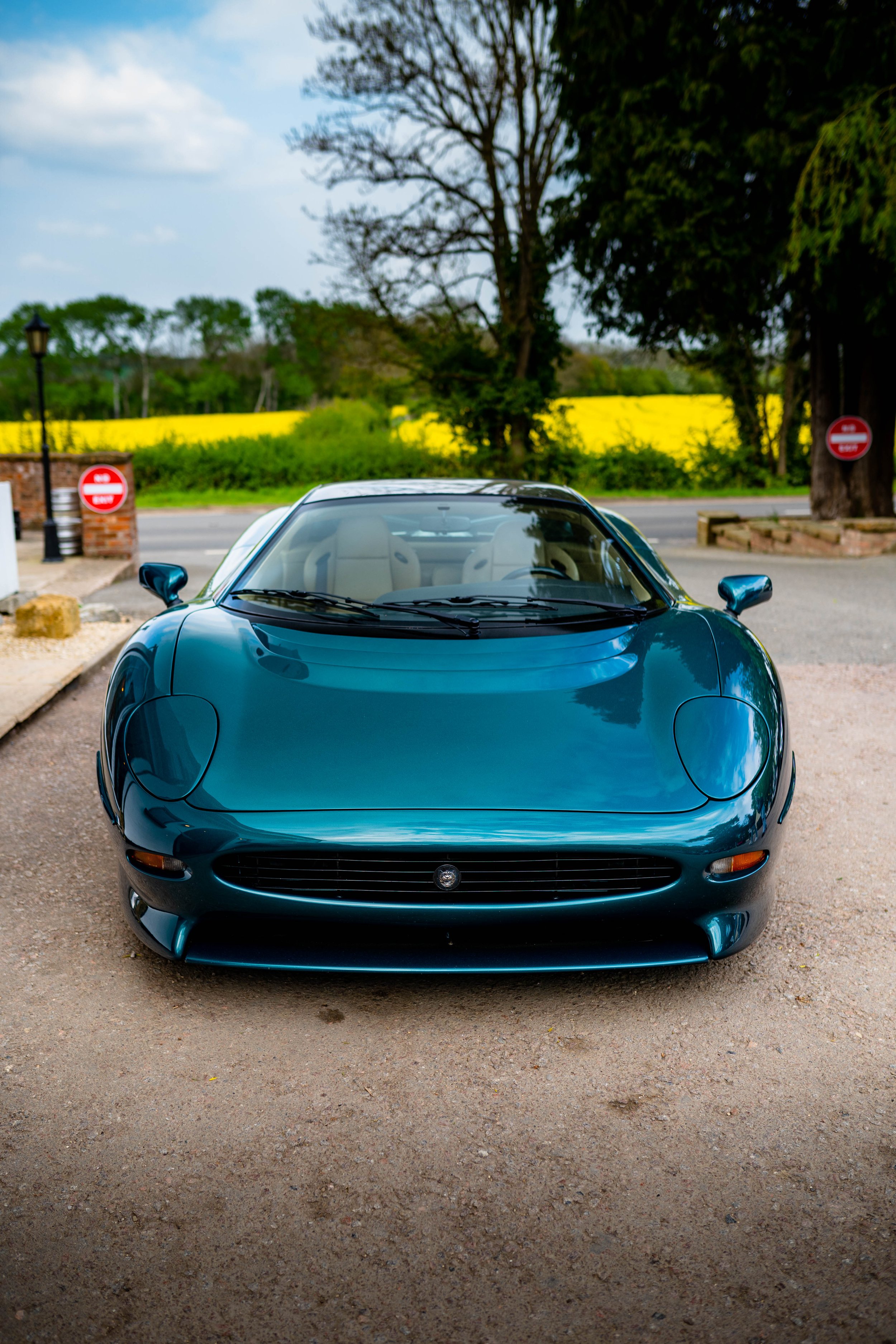 XJ220 at C&M-3.jpg