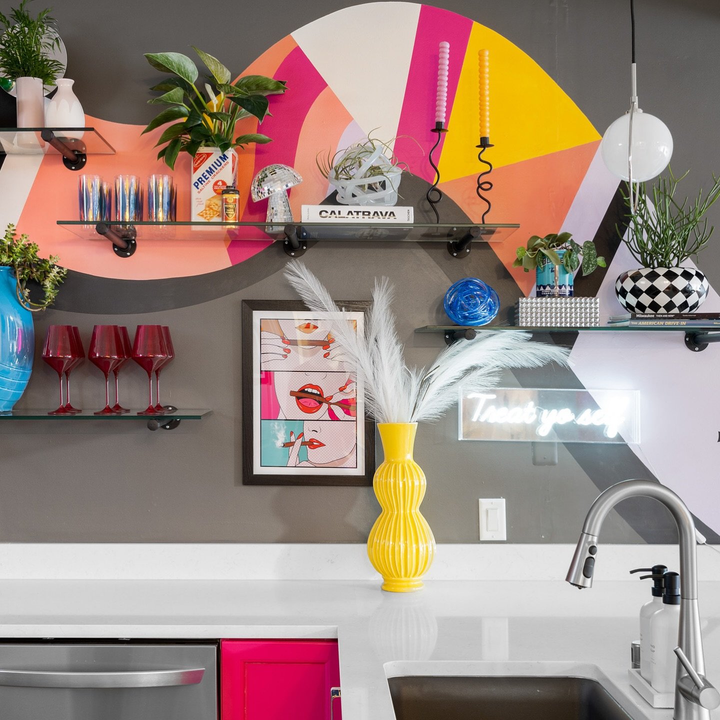 Was designing a Grease-inspired Air BnB on my interior design bucket list?

No. But sometimes I dream too small 🤷&zwj;♀️

Stepping into @thepinkladymke turns any day into the best day. And creating spaces that can accomplish THAT has always been on 