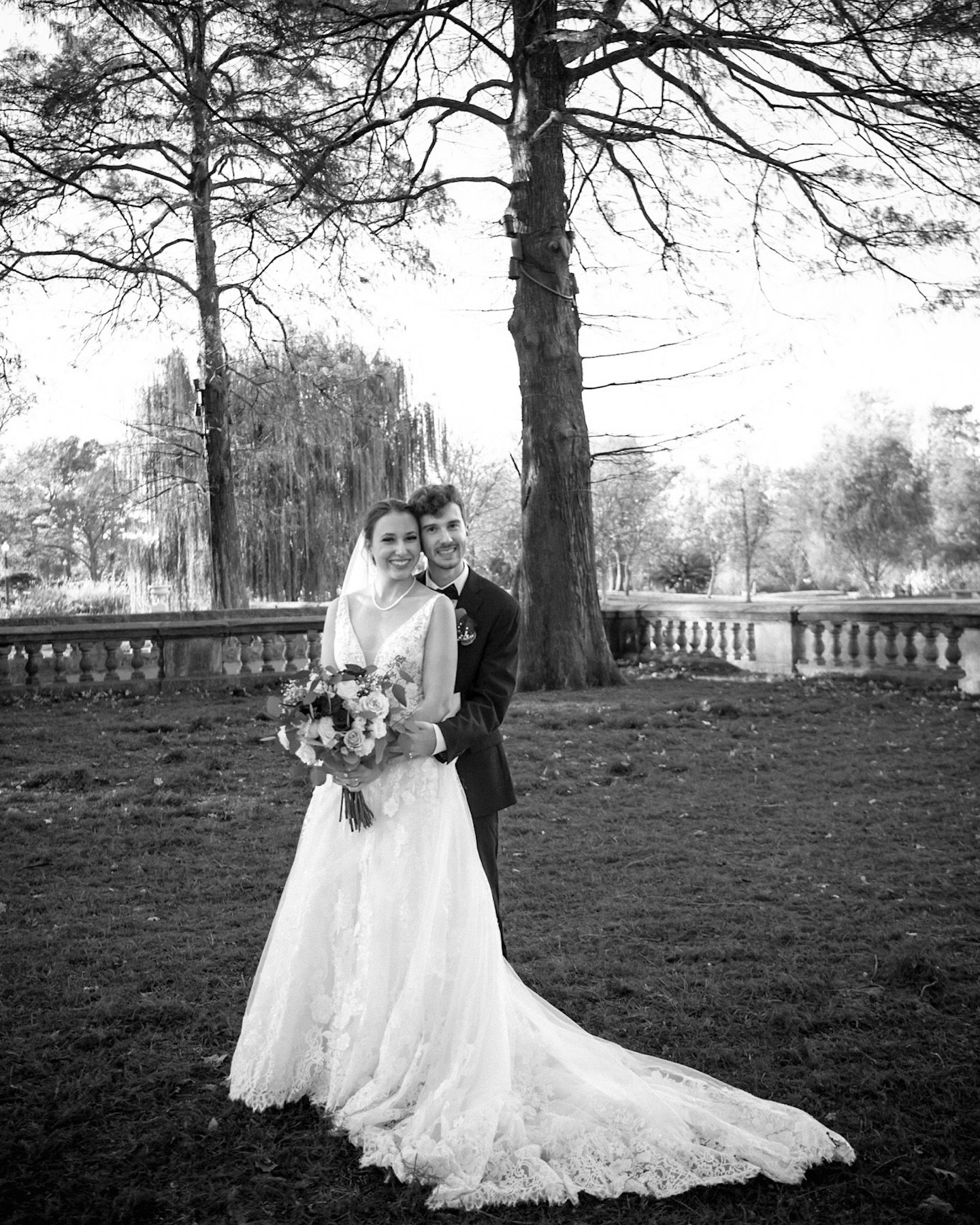 Throwback to when it wasn&rsquo;t 27 degrees outside 🥹🤍

#weddingphotographer #stlweddingphotographer #stlwedding #stlouisbride #stlbride #missouribride #missouriphotographer #completestl #stlouisphotographer #stlweddingphotographer #missouriweddin