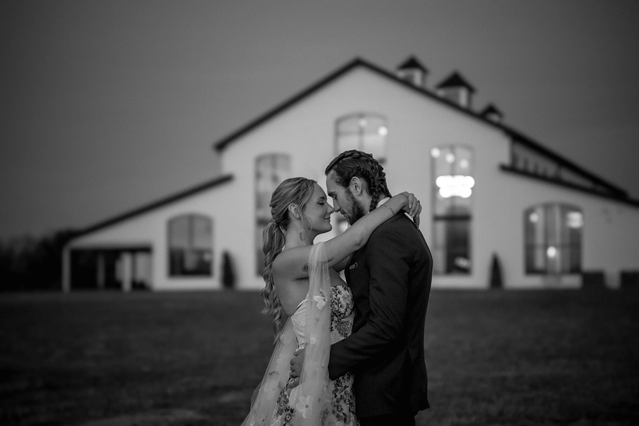 How to Choose the Right Wedding Photographer in St. Louis, Missouri and beyond