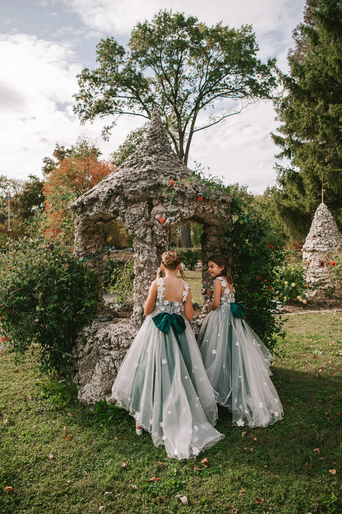 flower girls in their dresses before outdoor ceremony in st. louis, missouri Photographed by Julia Spencer of Jewels Photo Co. 