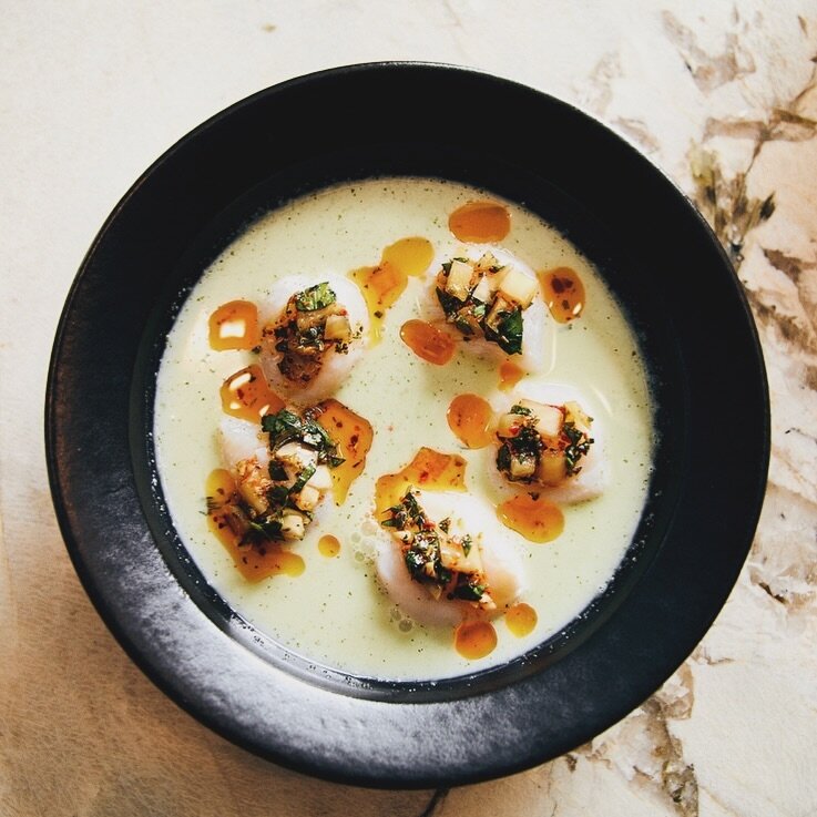 Can it just be summer already?! Summer = Crudos and Crudos = ❤️ Here&rsquo;s our scallop crudo with aguachile, salsa macha and plantain furikake 🤤