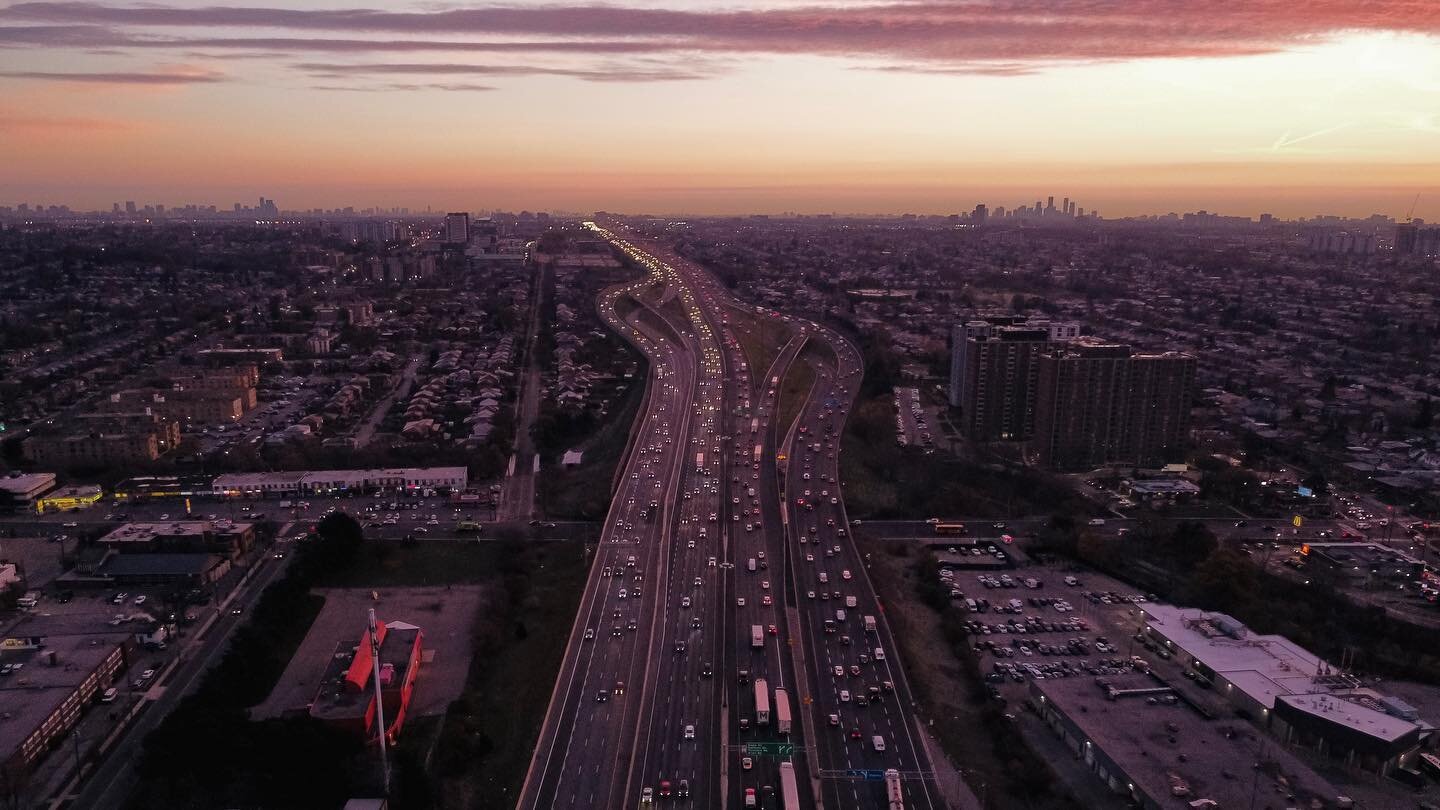 Looks warmer than it was, still was a great shoot. Hwy 400 is 226km long, making it the 2nd longest freeway in Ontario.
.
.
DroneLab.
Advanced Operations certified.
Nav Canada approved.
.
#toronto #torontophotography #torontoculture #hwy401 #hwy400 #