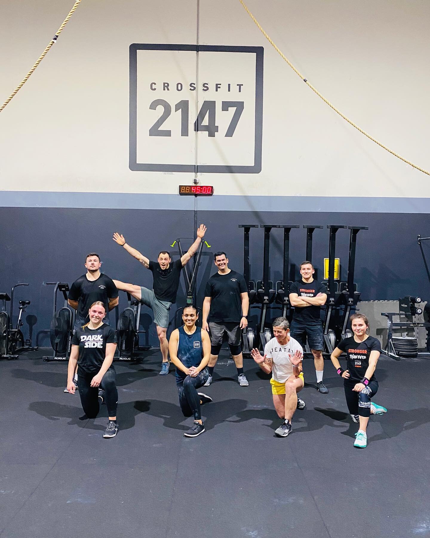 Thank you to these beautiful people we have the privilege to work with. Thank you for everything you do for us and our crew ❤️

#coaches
#teammates
#crossfit
#hands
#ashlovesworkexperiencewithus