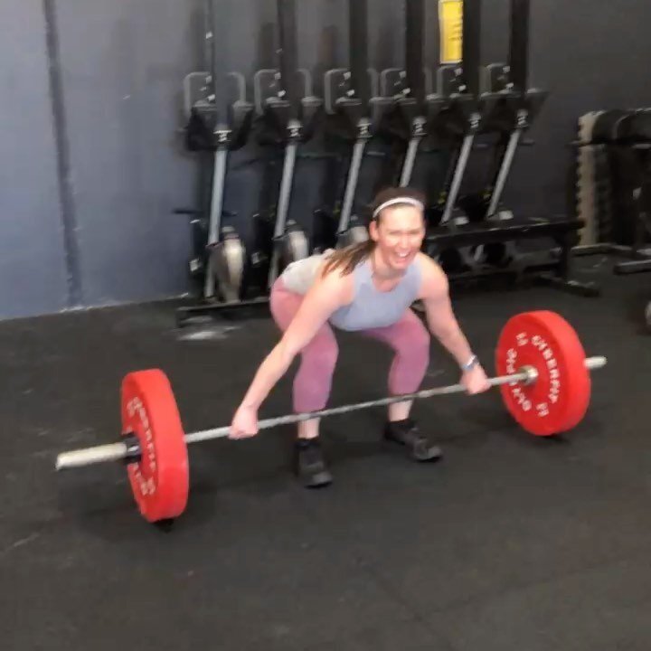 A big welcome back to @em.em27 4 months postpartum. Here she is, patiently working on her snatch technique whilst mumming.

Also, today Ayla met Cruz for the first time 😍❤️ #shes4months
#hes11weeks
#gymbuddies
#fitmum