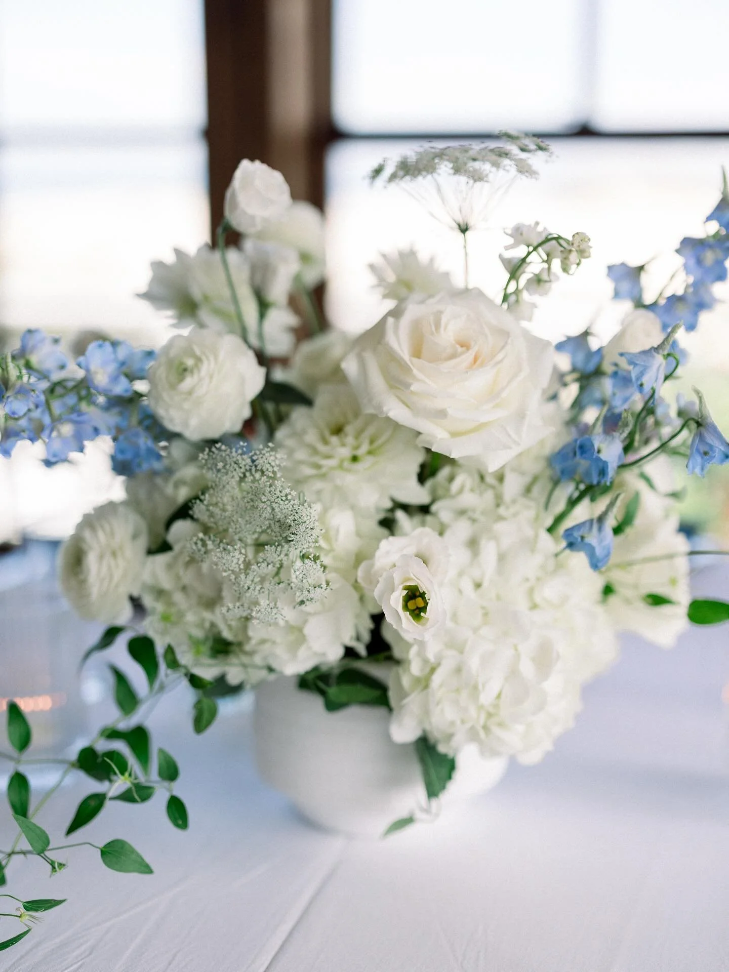 a Hampton&rsquo;s classic ✨

Photography @kaylatiffanyphoto 
Venue @oaklandsrestaurant 
Florals @asterandfir