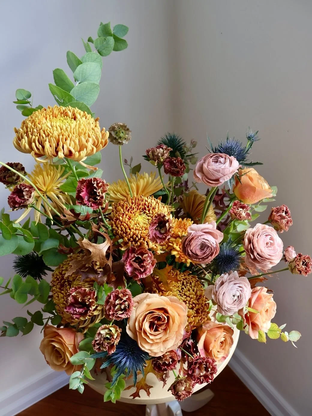 fall blooms with a pop of blue for our friends at @lactaid 🍃🍂🍁