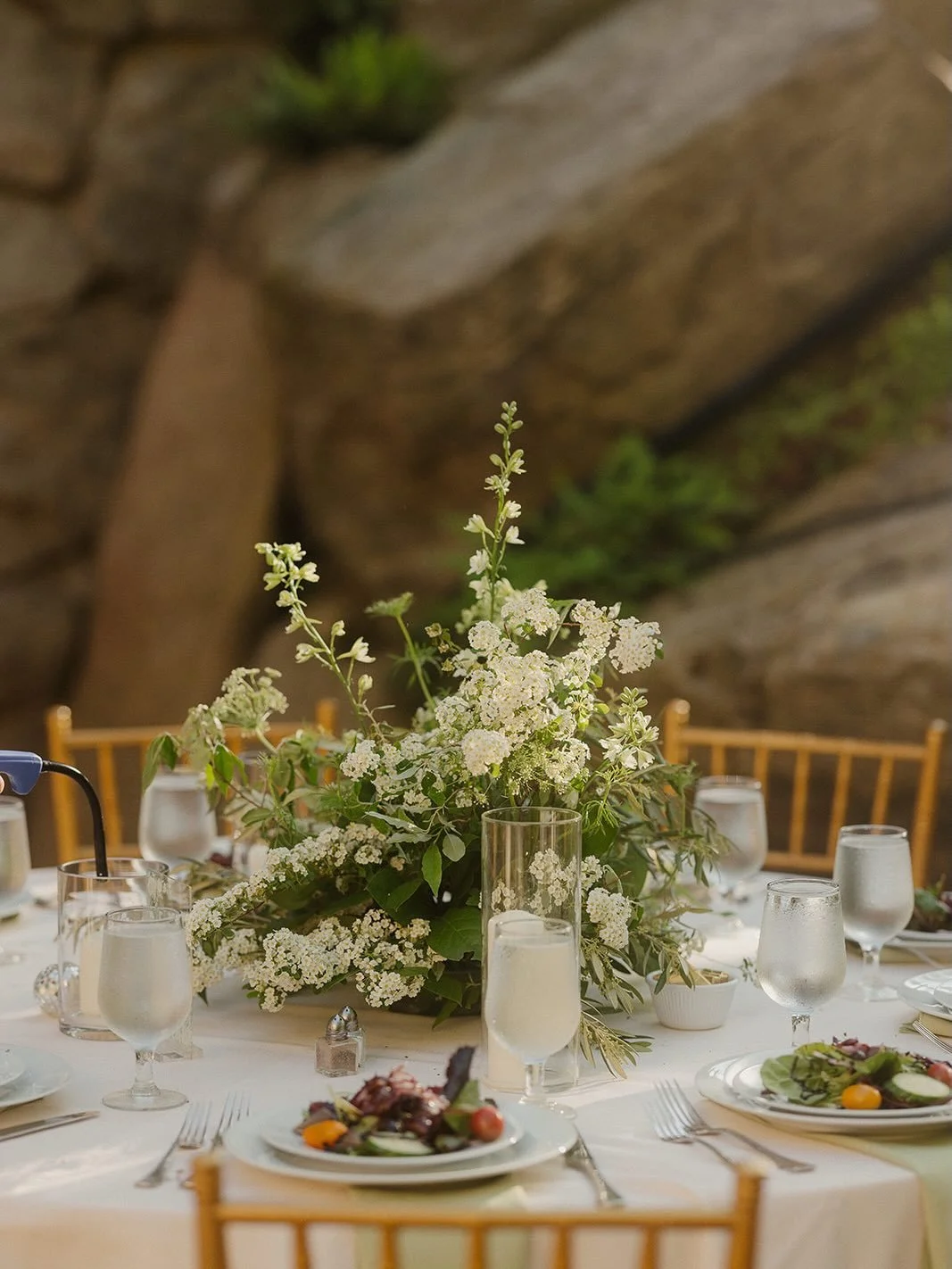All about the texture on these cuties! 

A fave wedding from last year at the gorgeous @arrowparkny 🌸

Photography @caitlacoop