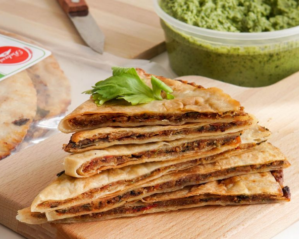Snack time, simplified, Spinach filled bread and dips deliver quick, wholesome vegan bites in minutes.