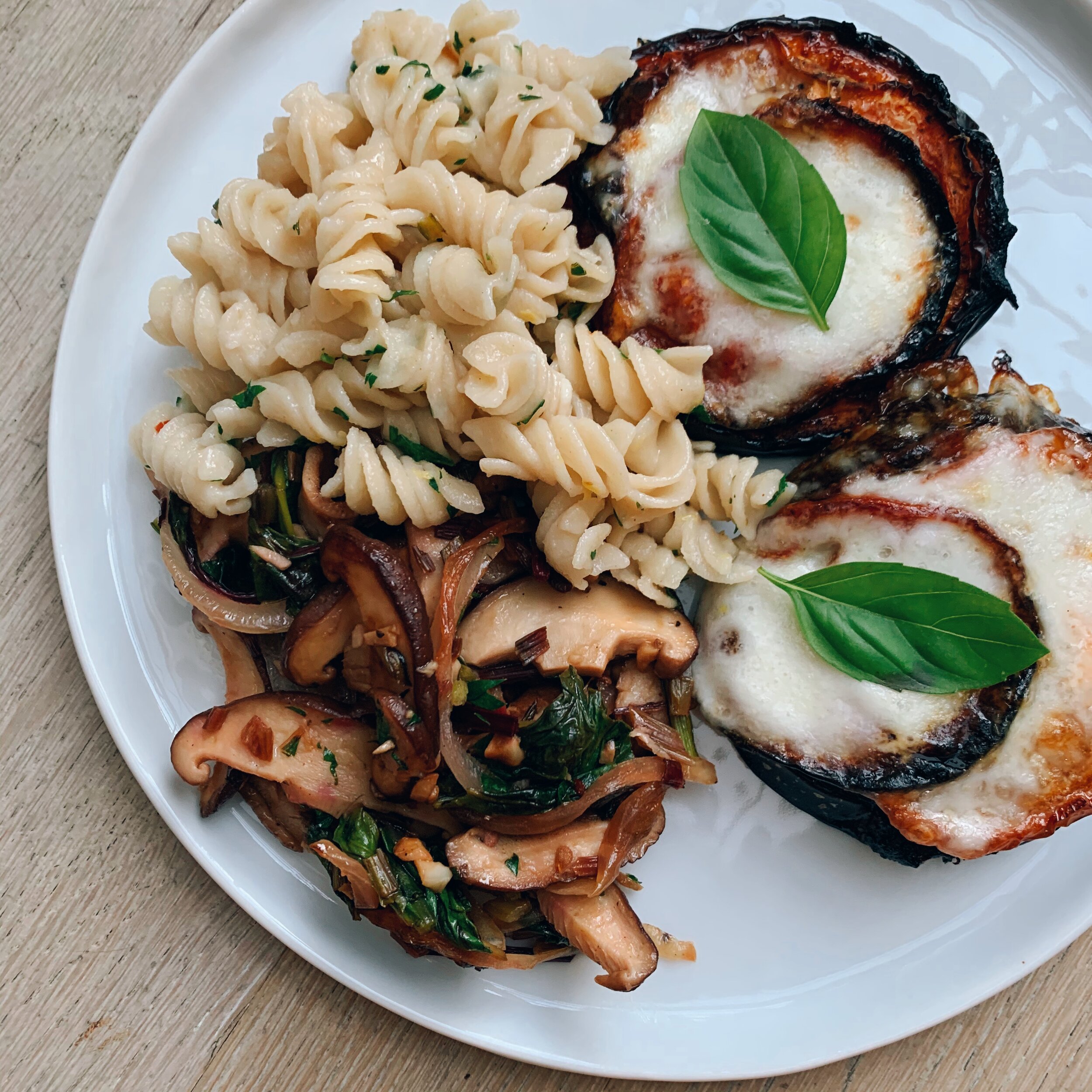 eggplant and tomato pizza.jpeg
