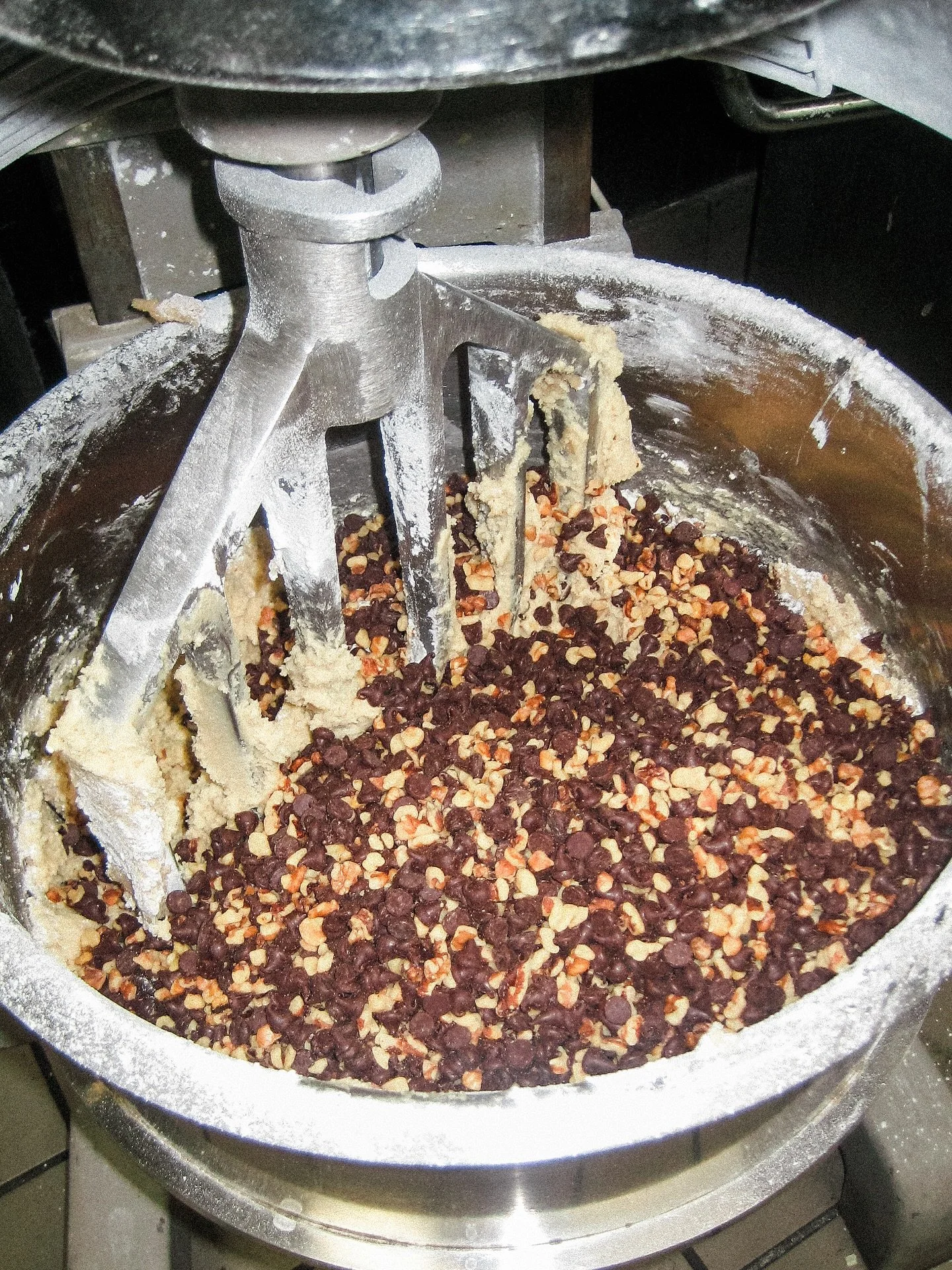 60/40 RULE: 60% CHOCOLATE CHIPS 40% WALNUTS👨🏽&zwj;🍳🍪 #bakesomenoise