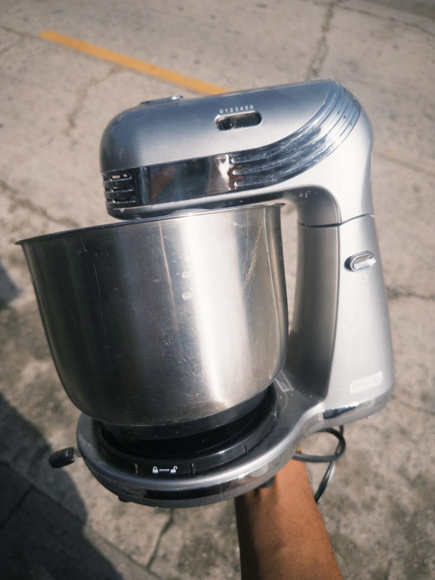 THIS THING STARTED EVERYTHING! HAD TO GET ONE LAST PIC BEFORE WE DUMP IT. BOUGHT THIS FROM TARGET FOR LIKE $30 I THINK. WE DIDN&rsquo;T EVEN SHOOT FOR A KITCHEN-AID CUZ IT WASN&rsquo;T THAT SERIOUS. RESPECT🙏#bakesomenoise