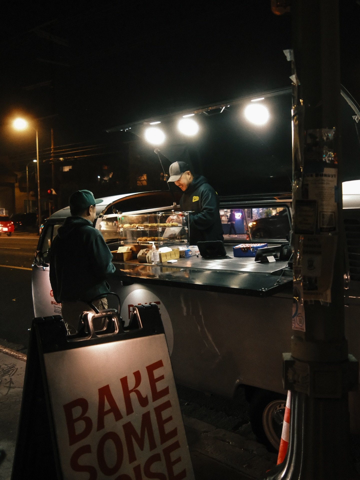 GONNA MAKE THIS ONE QUICK CUZ IT&rsquo;S TIME TO EAT: THANK YOU FOR KEEPING THESE LIGHTS ON, OUR GAS LIGHT OFF AND THE CREW MOVING🙏HAPPY THANKSGIVING EVERYBODY! SEE U AFTER THE LONG WEEKEND. #bakesomenoise