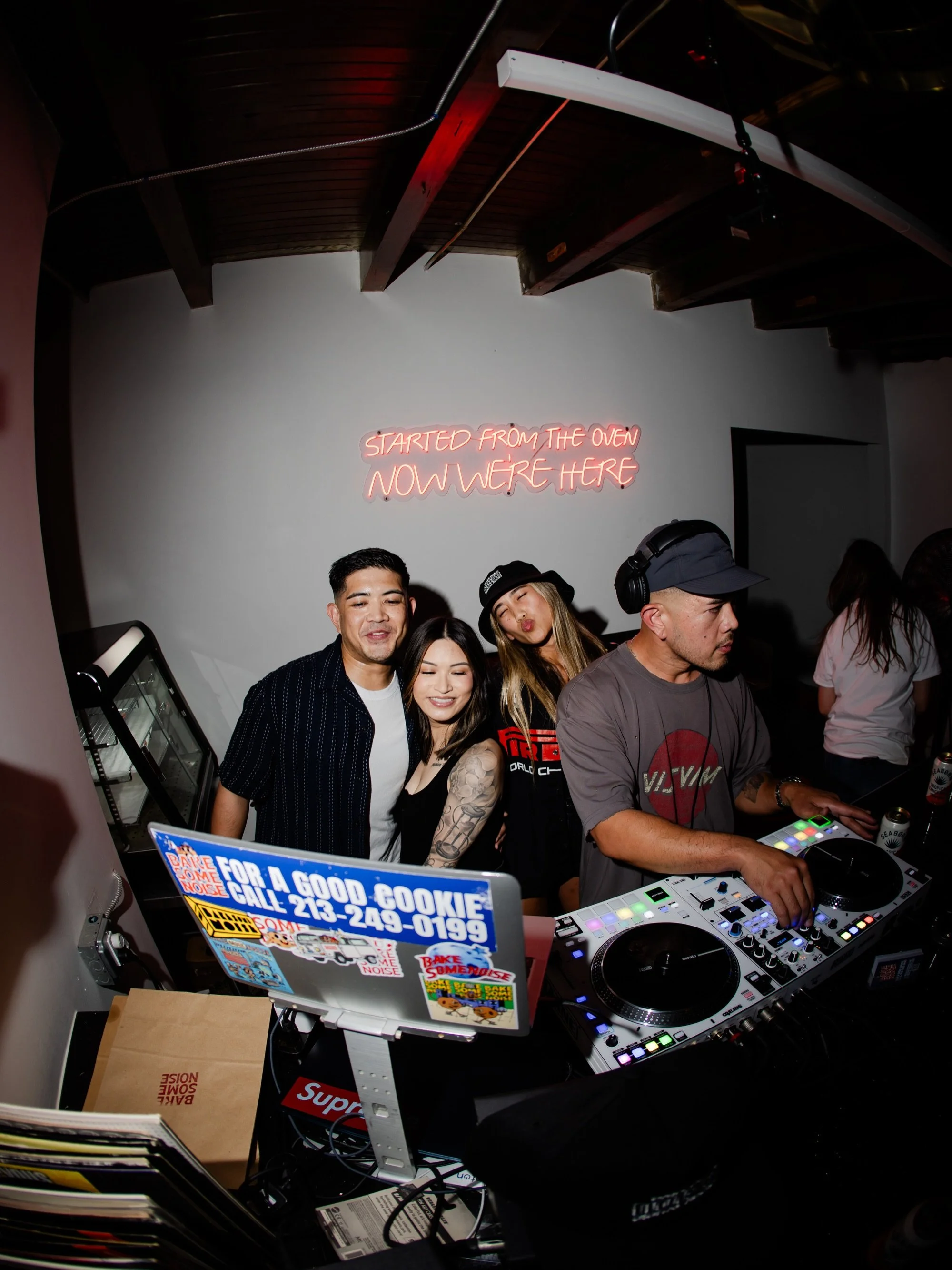 HOSTED THE @8thandsantafe TWO YEAR ANNIVERSARY PARTY WITH @gimmixrecords LAST FRIDAY🔊RUN IT BACK?  #bakesomenoise 

STARTED THE NIGHT OFF WITH SOME COOKIES🍪🍪🍪

THANK YOU @seaborncocktails 

ENERGY ON 💯

DAY ONE @dj_garett PULLED UP! BEEN SUPPORT