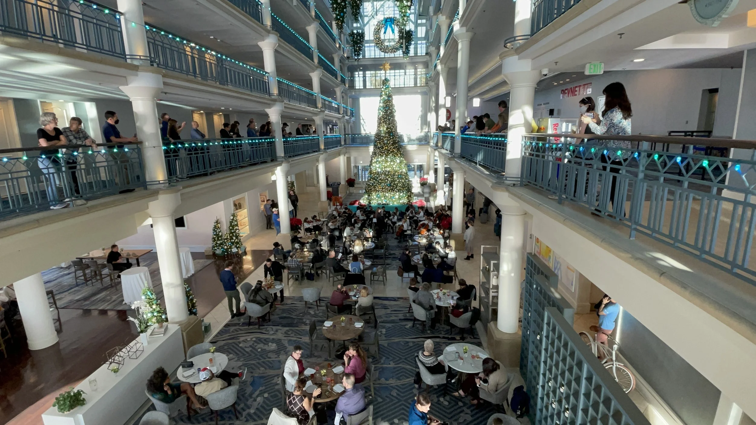 ¡ESCUCHE ELEMENTAL MUSIC EN LOEWS SANTA MONICA BEACH HOTEL ESTA TEMPORADA DE VACACIONES!