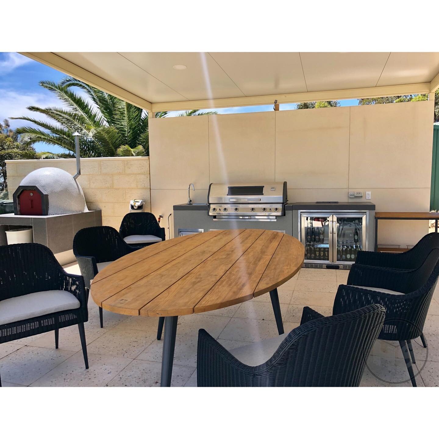 Outdoor kitchen and pool side retreat.  We really enjoyed assisting with the design process on this project and helping our clients creat a wonderfull outdoor space from initial concept right through to completion. #honedconcrete #outdoorkitchen #out