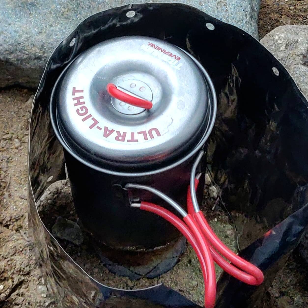 What's your stove system? Mine weight 250g

#evernew #evernewtitanium #alchoolstove 
#japanesebrand #outdoorjapan #outdoorgear