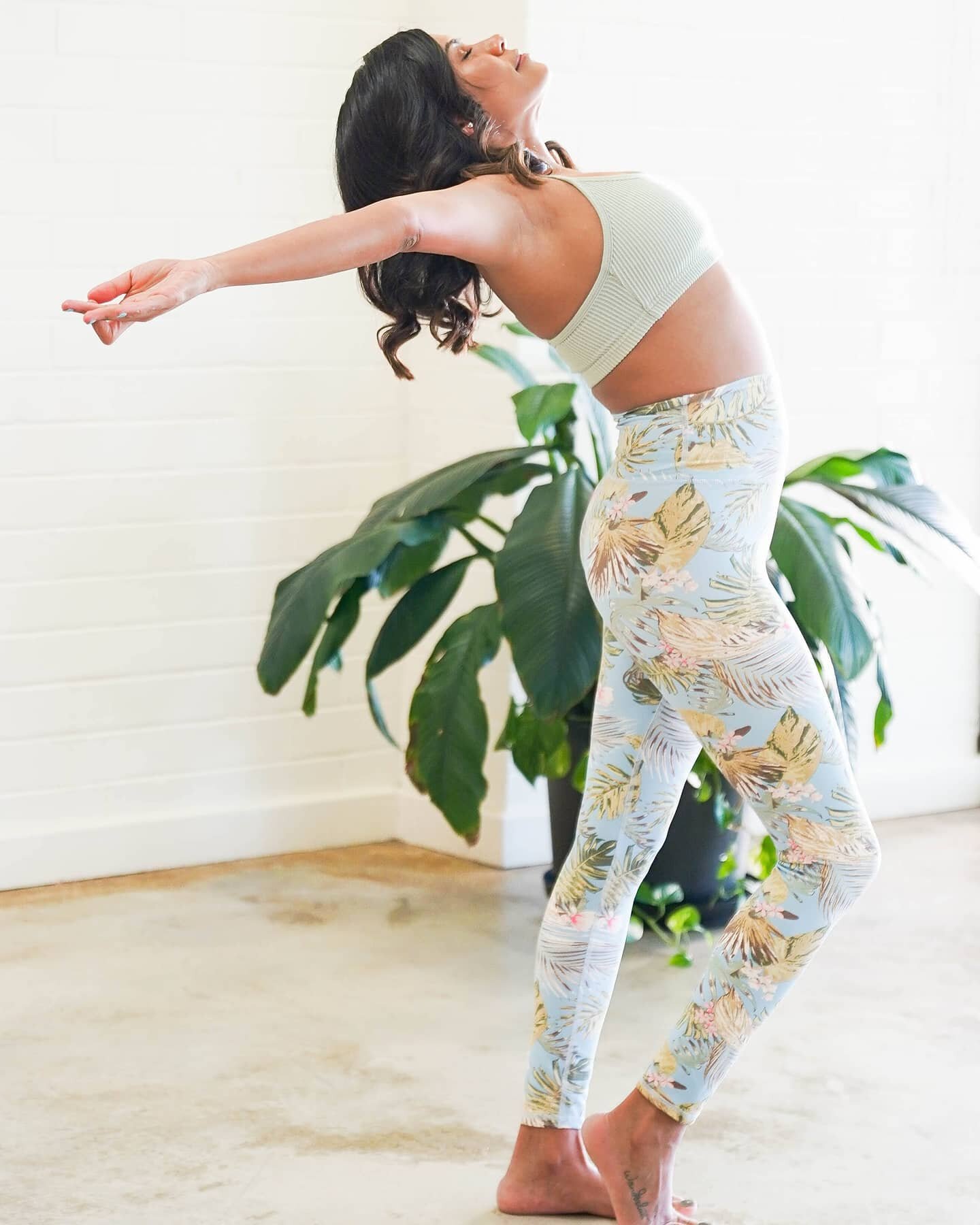 Did you know that the benefits of a mindful Yoga flow include: ⁣
⁣
✔Improved Sleep ⁣
✔Less Stress from focusing on your breath⁣
✔Increased concentration⁣
✔Better immunity⁣
✔Feeling happy and content⁣
✔Less physical pain⁣
✔Increased self awareness⁣
✔R