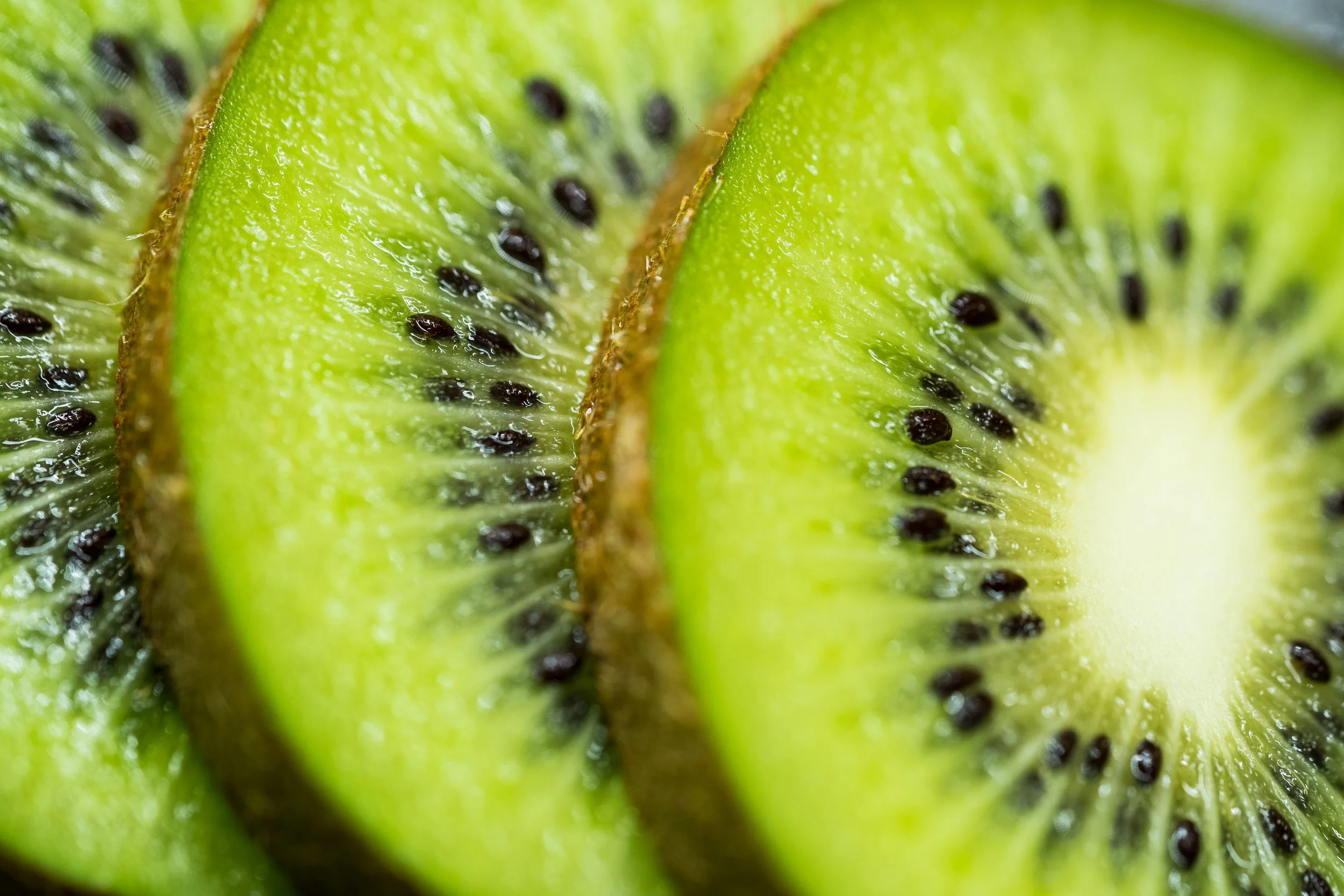 slices-of-kiwi-picjumbo-com.jpg