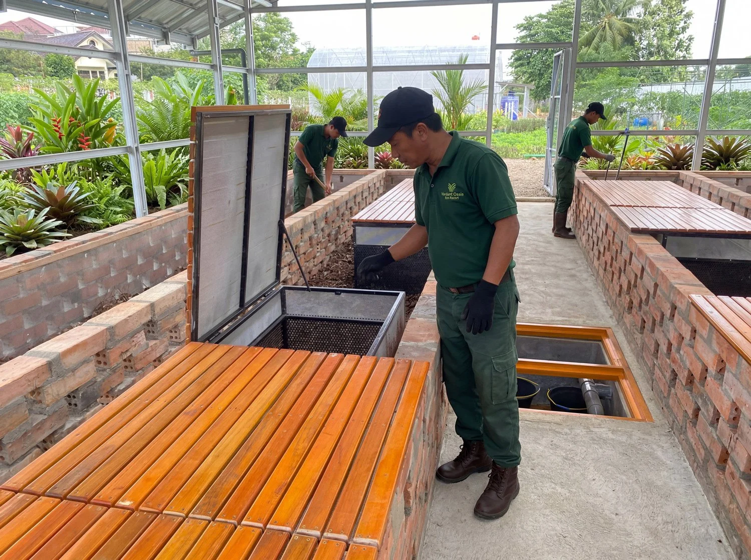 Maintenance team inside the Gardenship