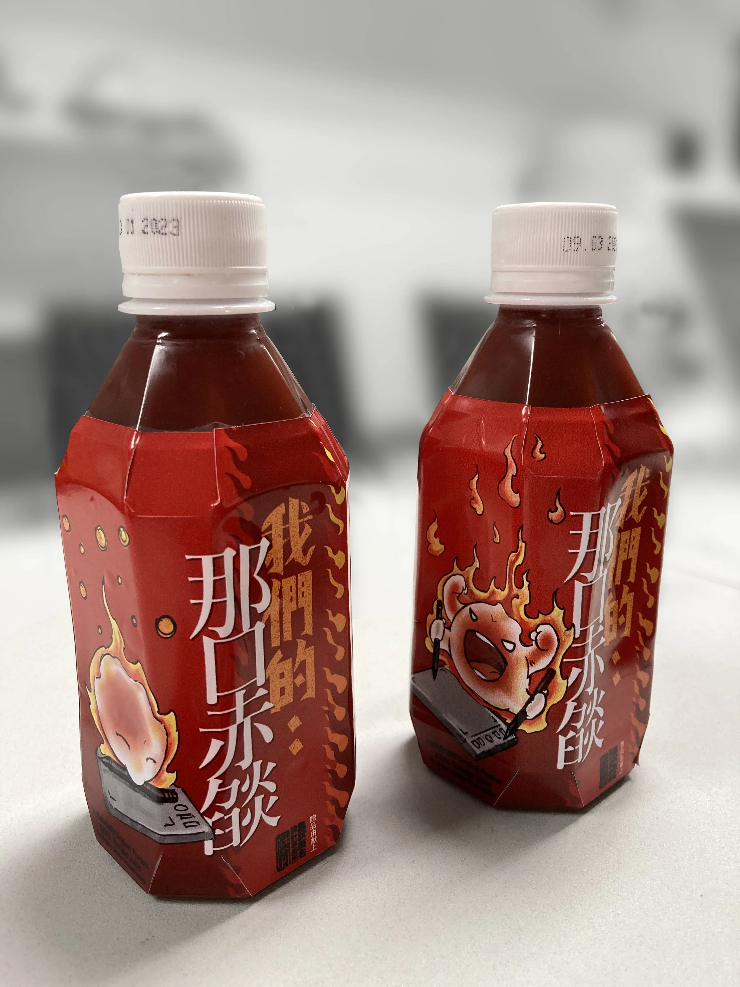 為此活動特別從新貼上自家設計招紙的飲料｜Refreshment wrapped with our designed label specific for this event