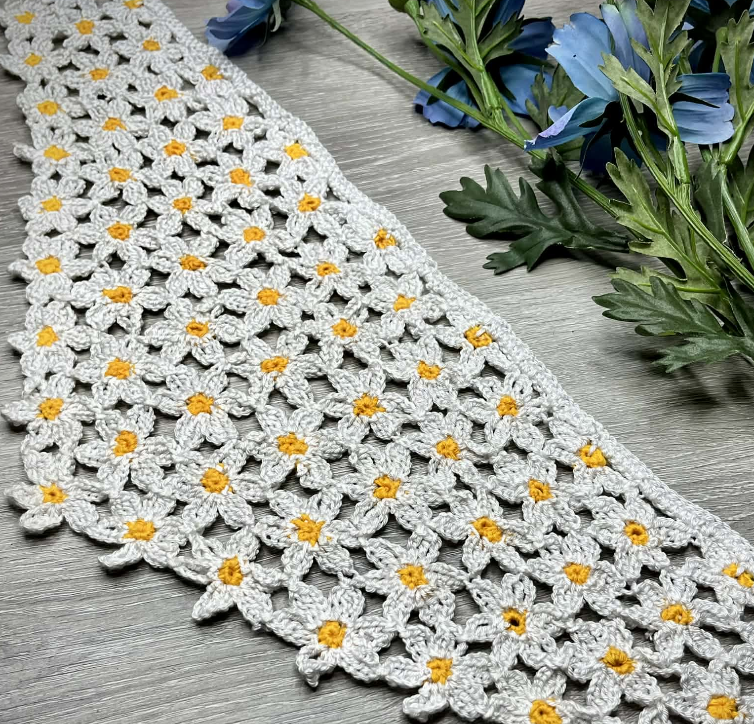 makin daisies bandana main 5.png