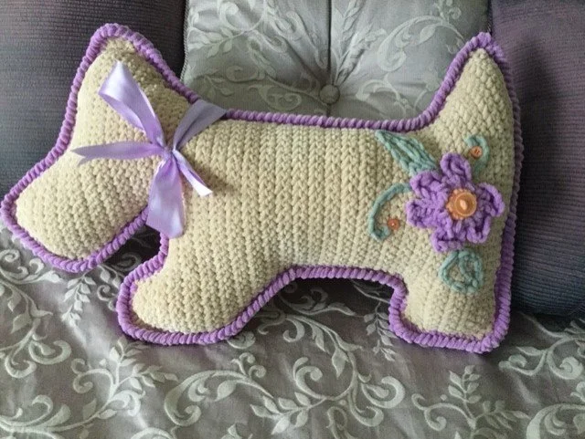 woof cushion 5.jpg