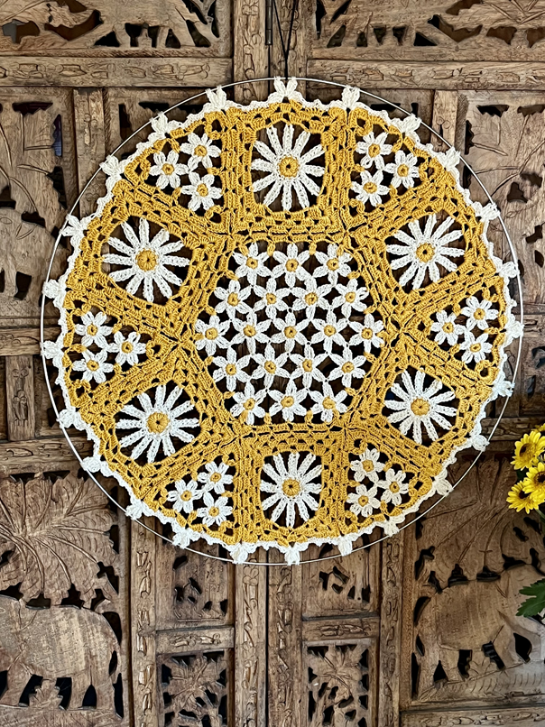 daisies make me smile wall hanging.png