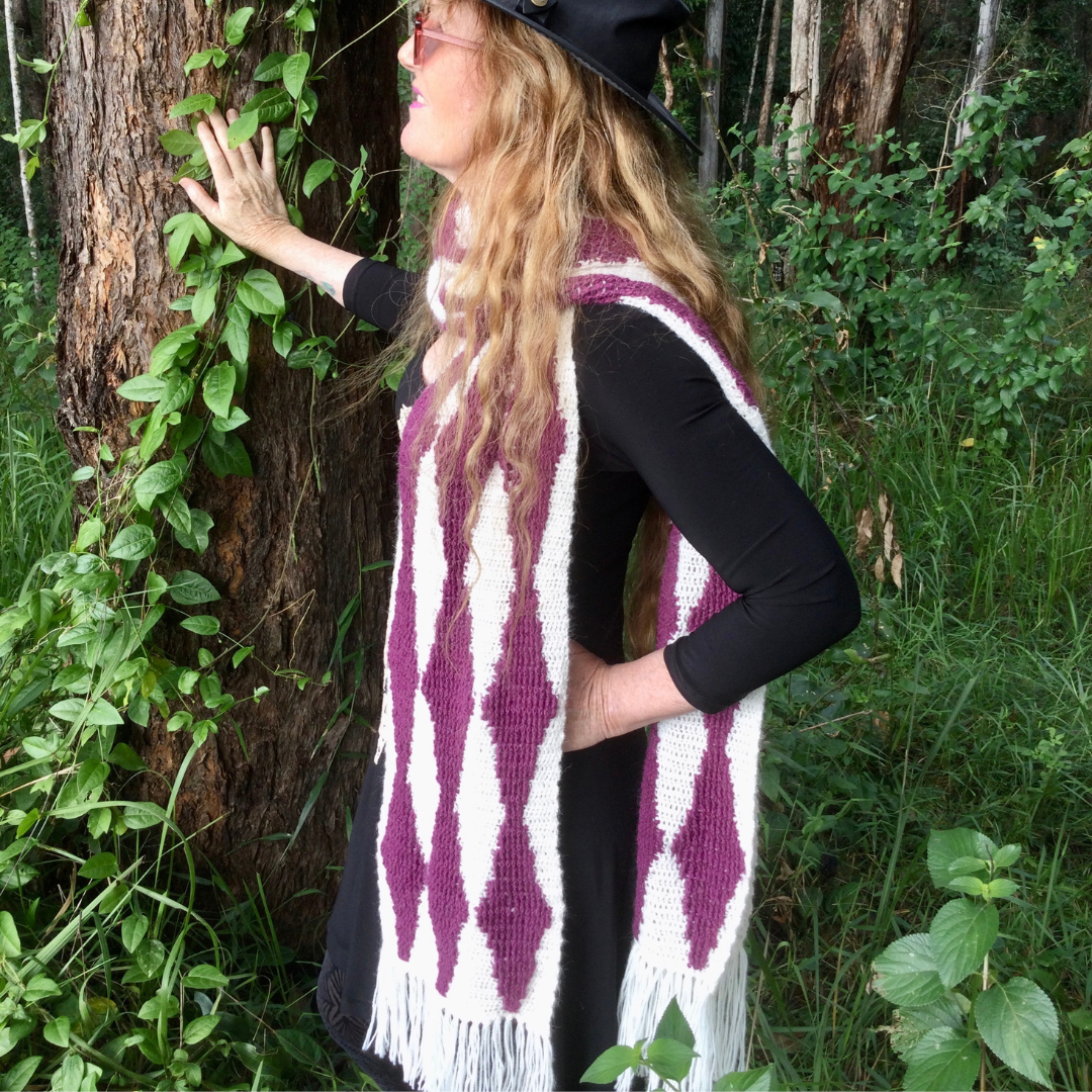 harlequin scarf hobbii 5.png