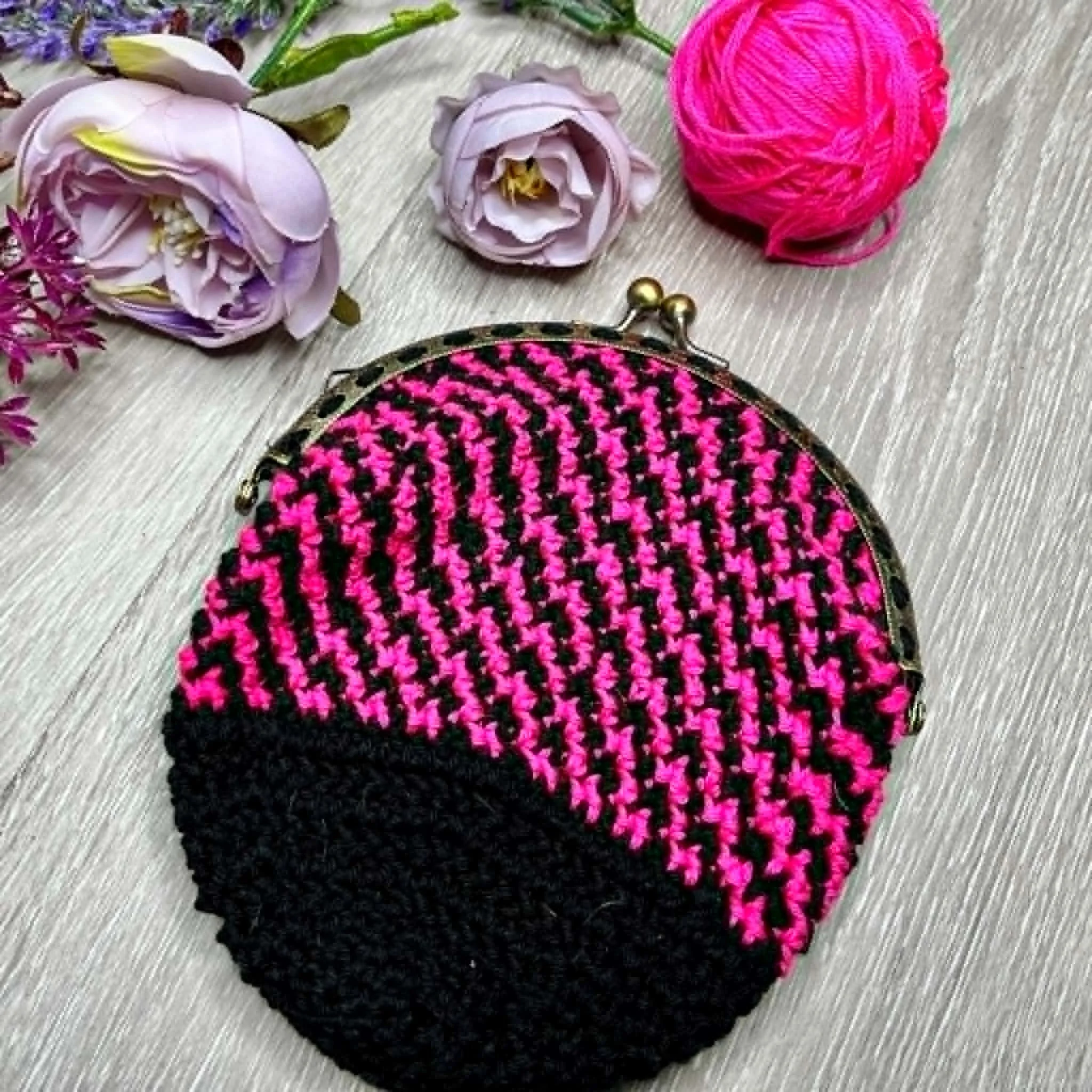 Raspberry ripple kiss lock 8.jpg