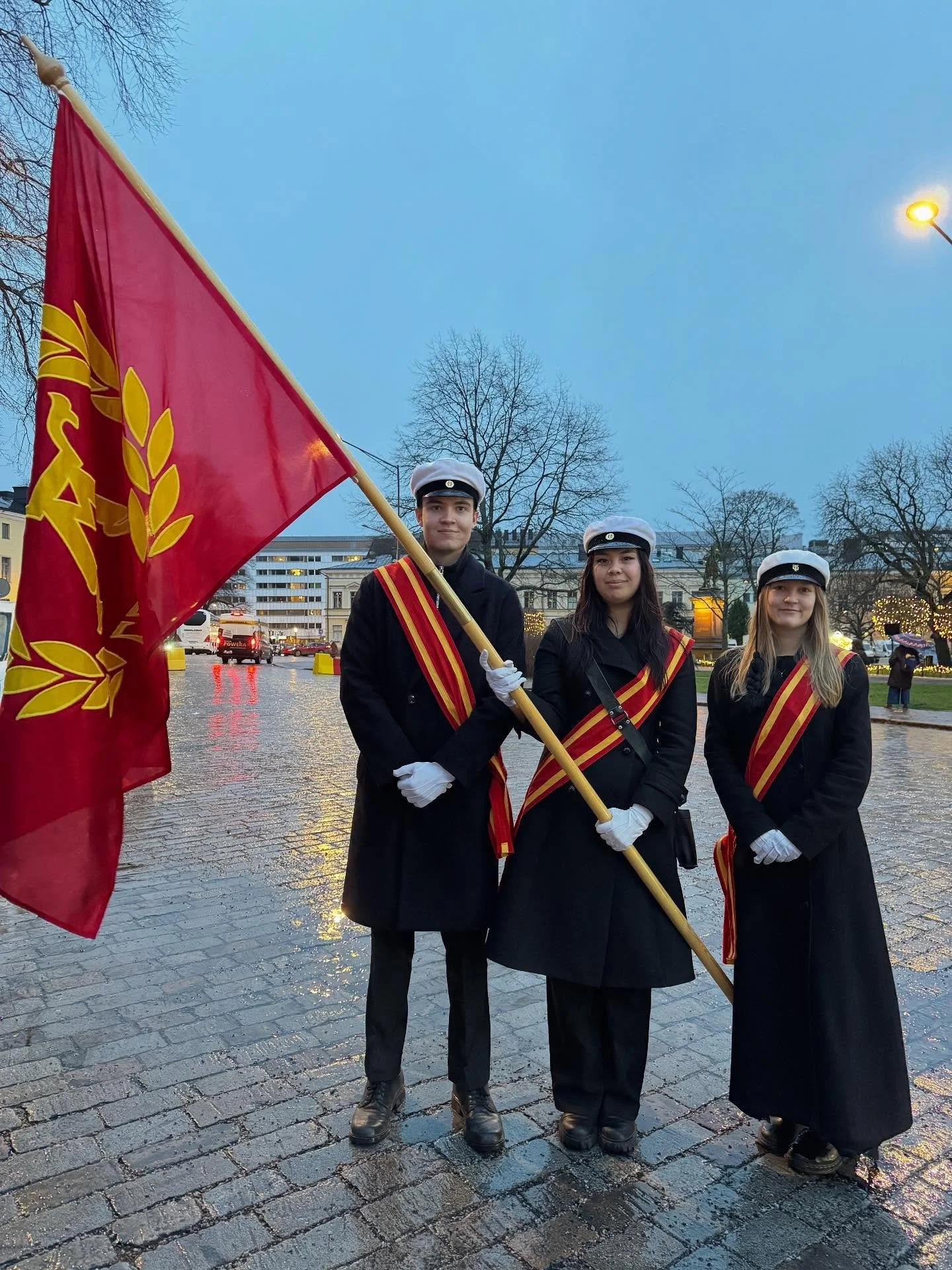 &Aring;bolands Nation har idag deltagit i det traditionsenliga fant&aring;get p&aring; sj&auml;lvst&auml;ndiggetsdagen!❤️💛 Glad sj&auml;lvst&auml;ndighetsdag! 🇫🇮 #108