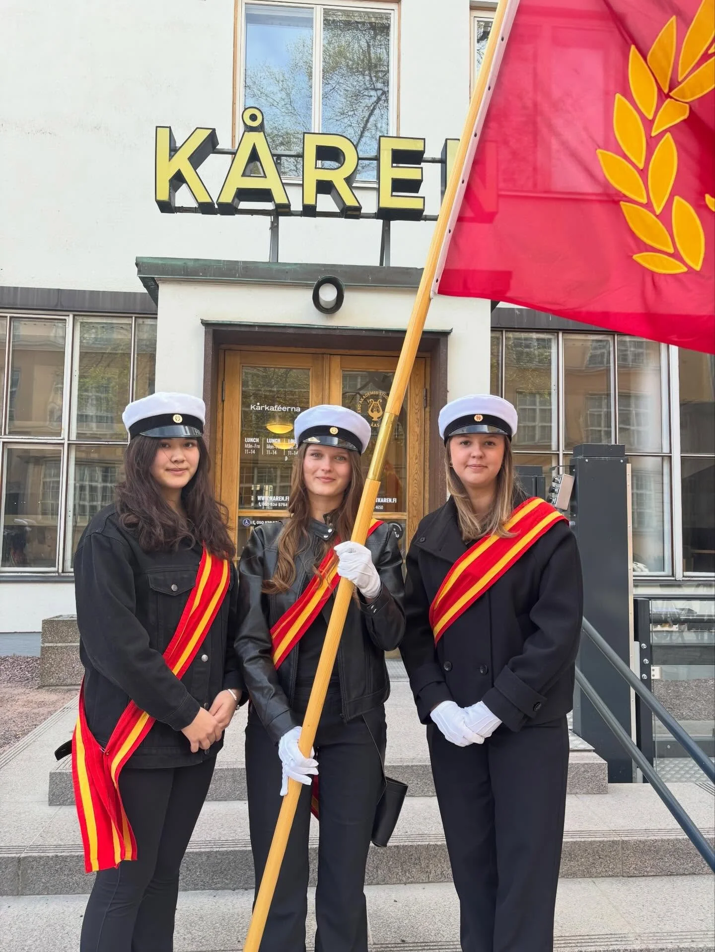 Glad vappen &Aring;sNor och v&auml;nner!🥂💐
Idag har &Aring;bolands Nation deltagit i det traditionella fant&aring;get till V&aring;rdberget! 
Hoppas alla har en super vappen och s&aring; sk&aring;lar vi f&ouml;r det vackra v&aring;rv&auml;dret vi h