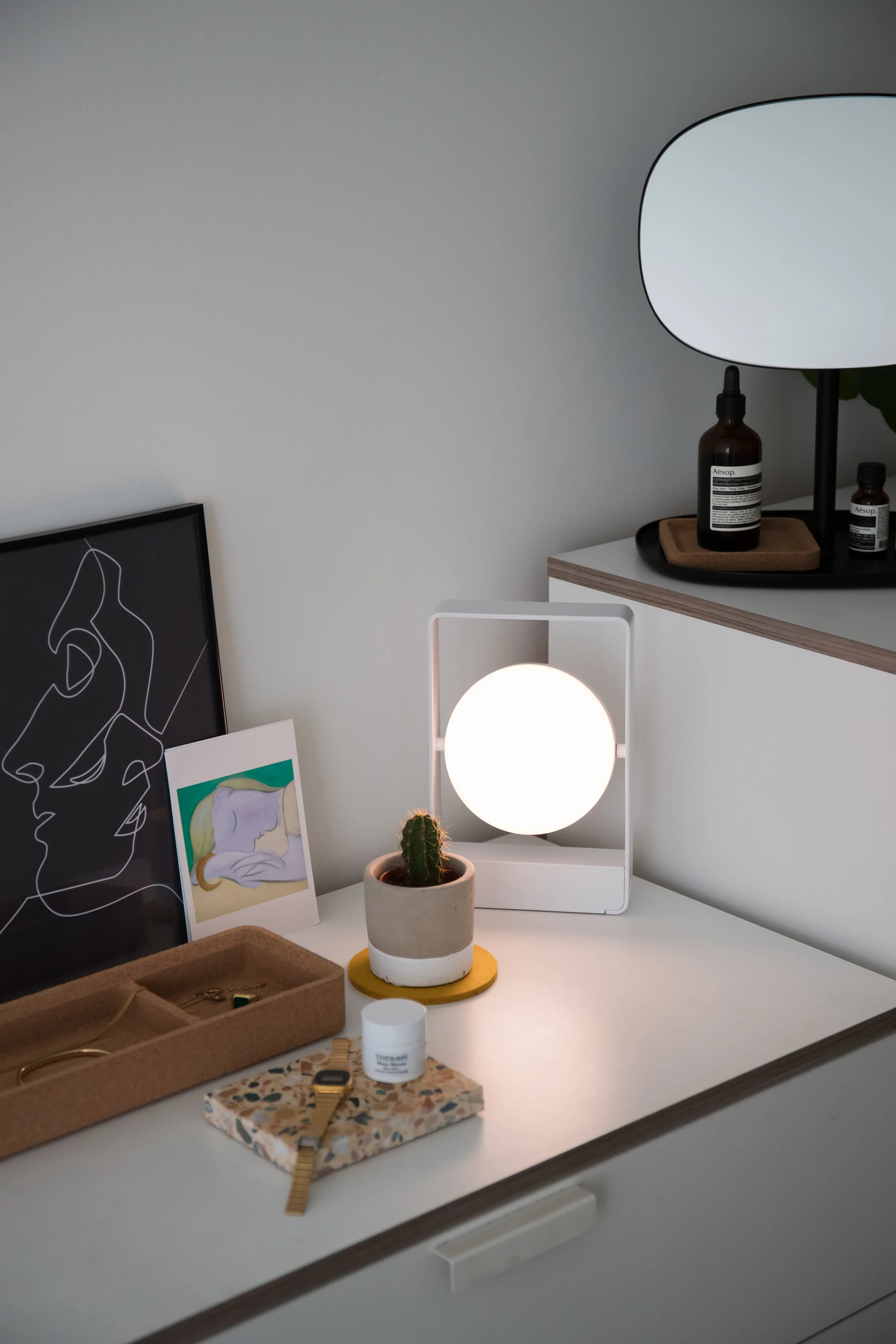 Case Furniture_Mouro_Lamp_White_8.jpg