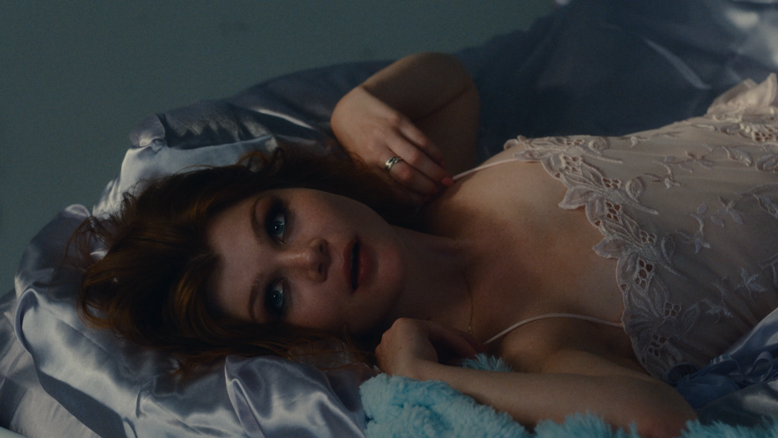 sex_sells_posting_20260520.00_05_31_21.Still007.png