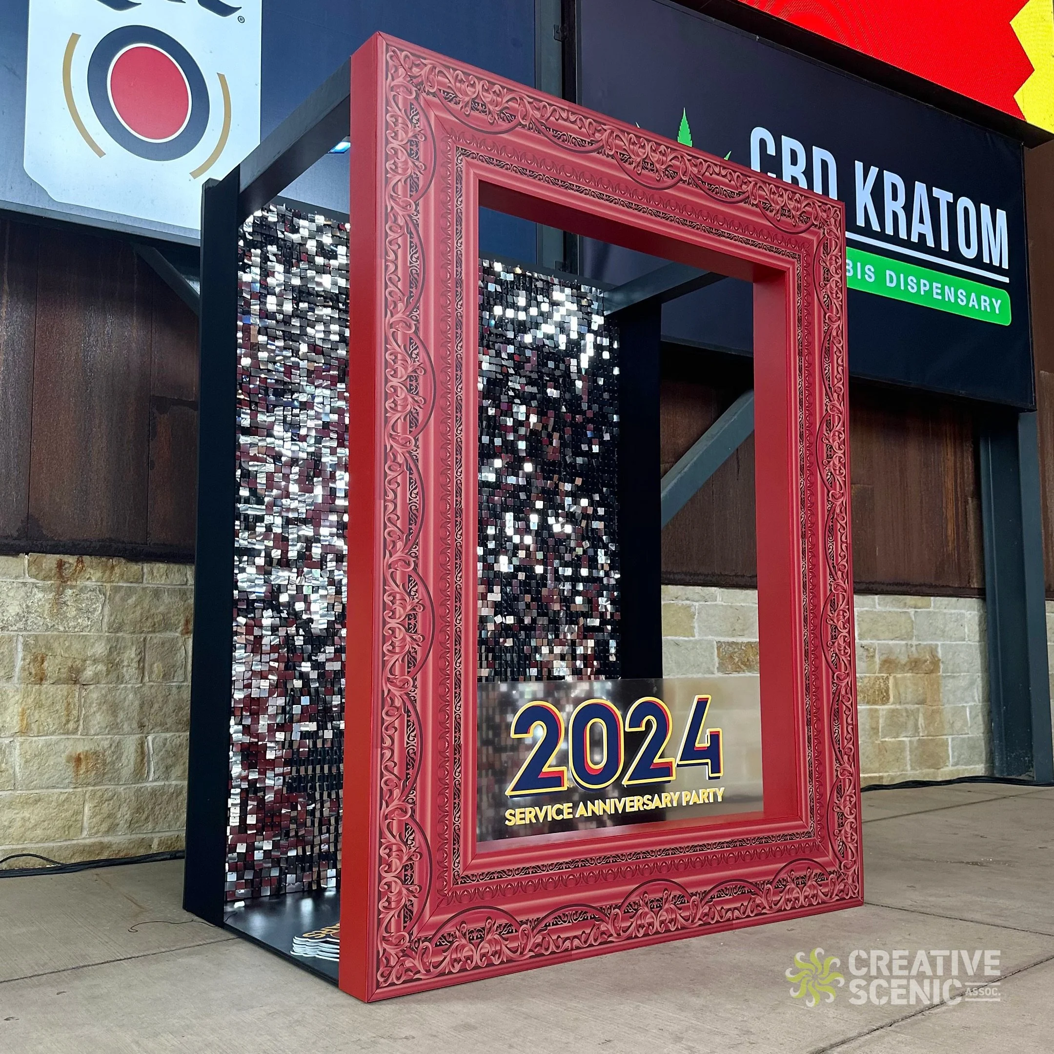 Custom-built picture frame photo booth with large format printing, clear plexiglass graphic and sparkly sequin backdrop? Yep, we did that.

#scenicfabrication #eventproduction #experientialdesign #customfabrication #brandactivation