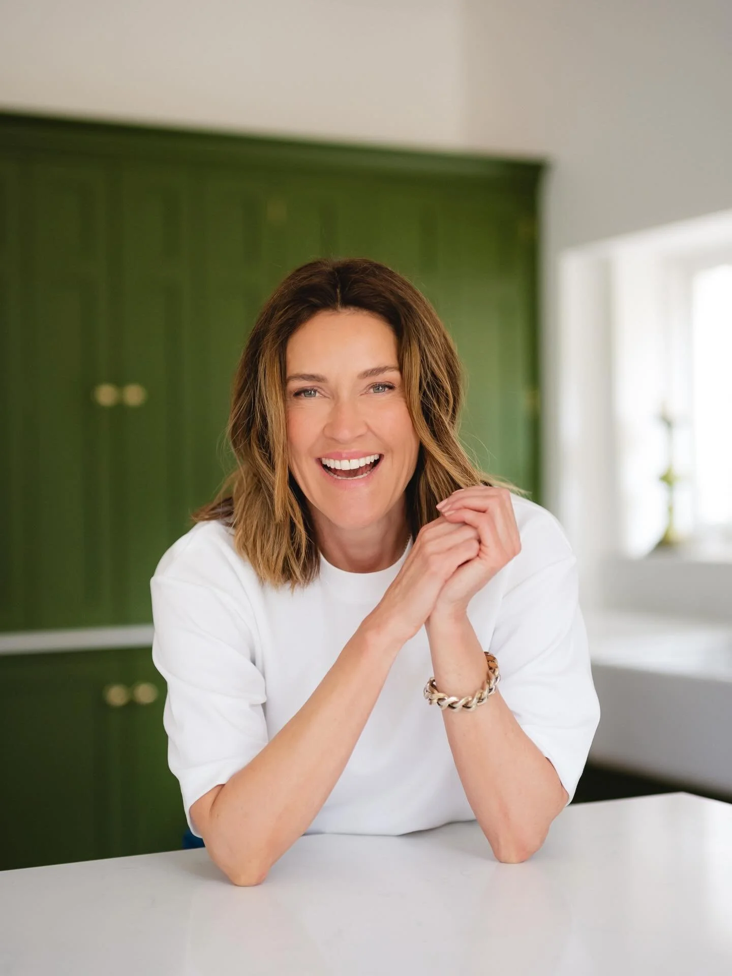 Fab portraits for the 👌 menopause nutritionist @emma.bardwell taken by @hannahlovemore_ 
Hair &amp; Makeup by me @louiseheywoodmakeup 

#brandshoot #portraitshoot #hairandmakeupartist  #londonbrandphotographer #londonmakeupartist #londonhairstylist 