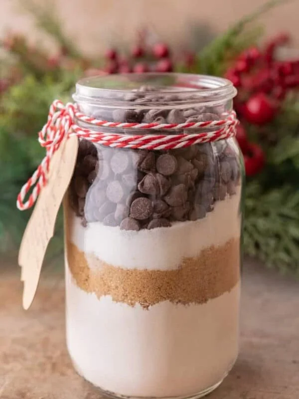 Homemade-chocolate-chip-cookie-mix-jars-8-600x800.jpg