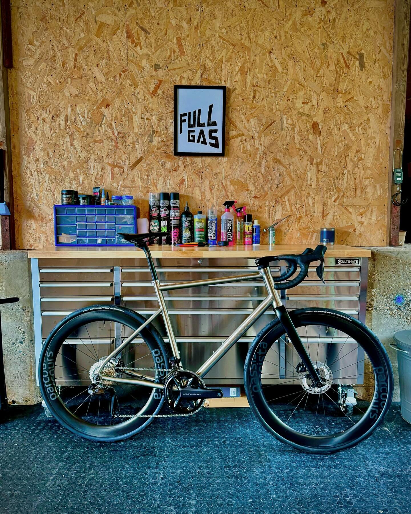 First build in the new HQ. It was a delight to build this Firma in our new workshop and hand it over to Steve in what will become the showroom and fit studio, 

Steve was looking for a no compromise 4 season bike and with the integrated handlebar, ca