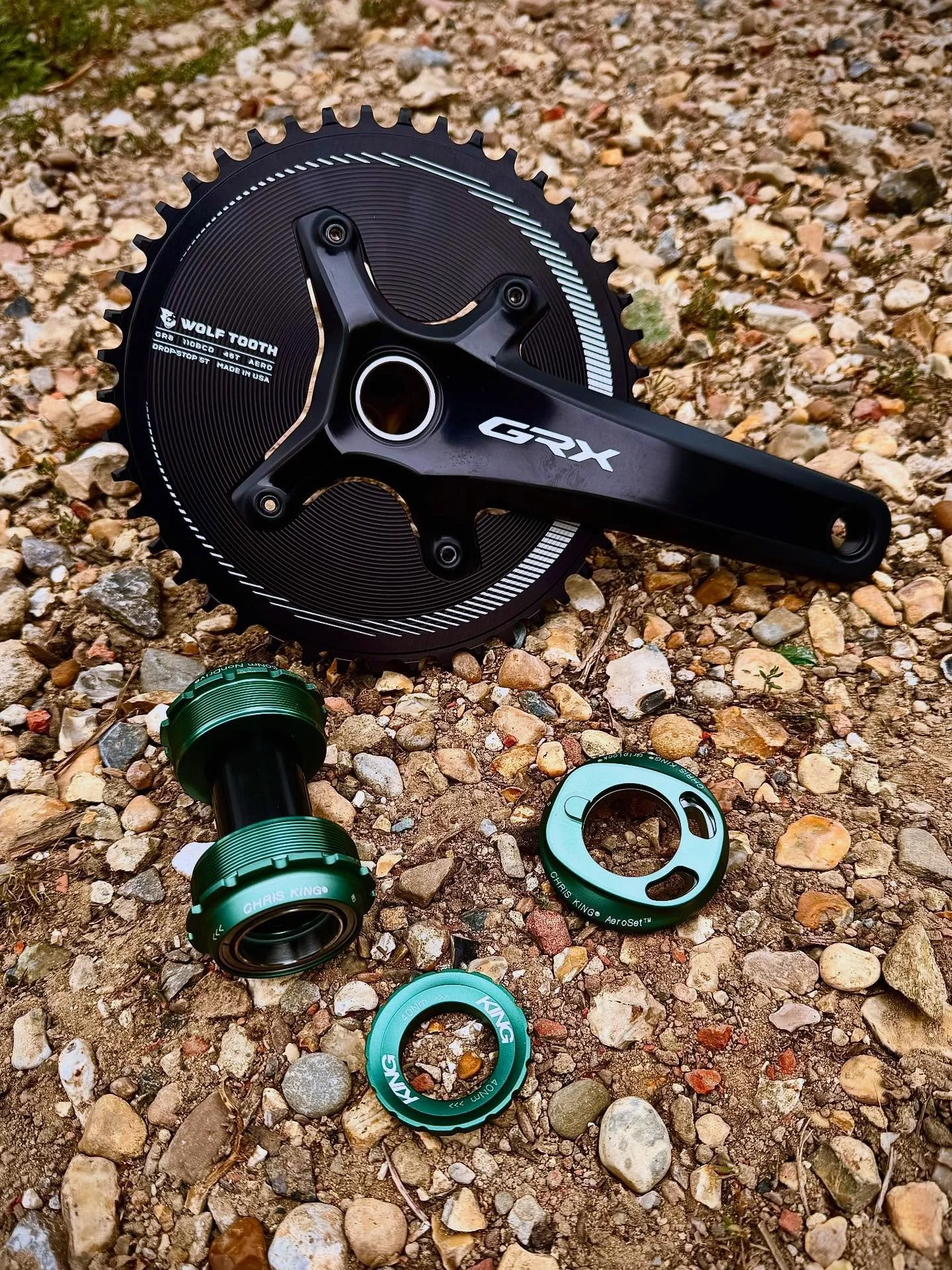 Parts rolling in for a very special upcoming 3D gravel build. Loving the new @chriskingbuzz Jade colour and these @wolf_tooth_comp GRX aero rings. 

@tmcgnz @saddleback_ltd #chrisking #aeroset2 #t47 #wolftooth #chainring #grx #cyclingpics #bikecompon