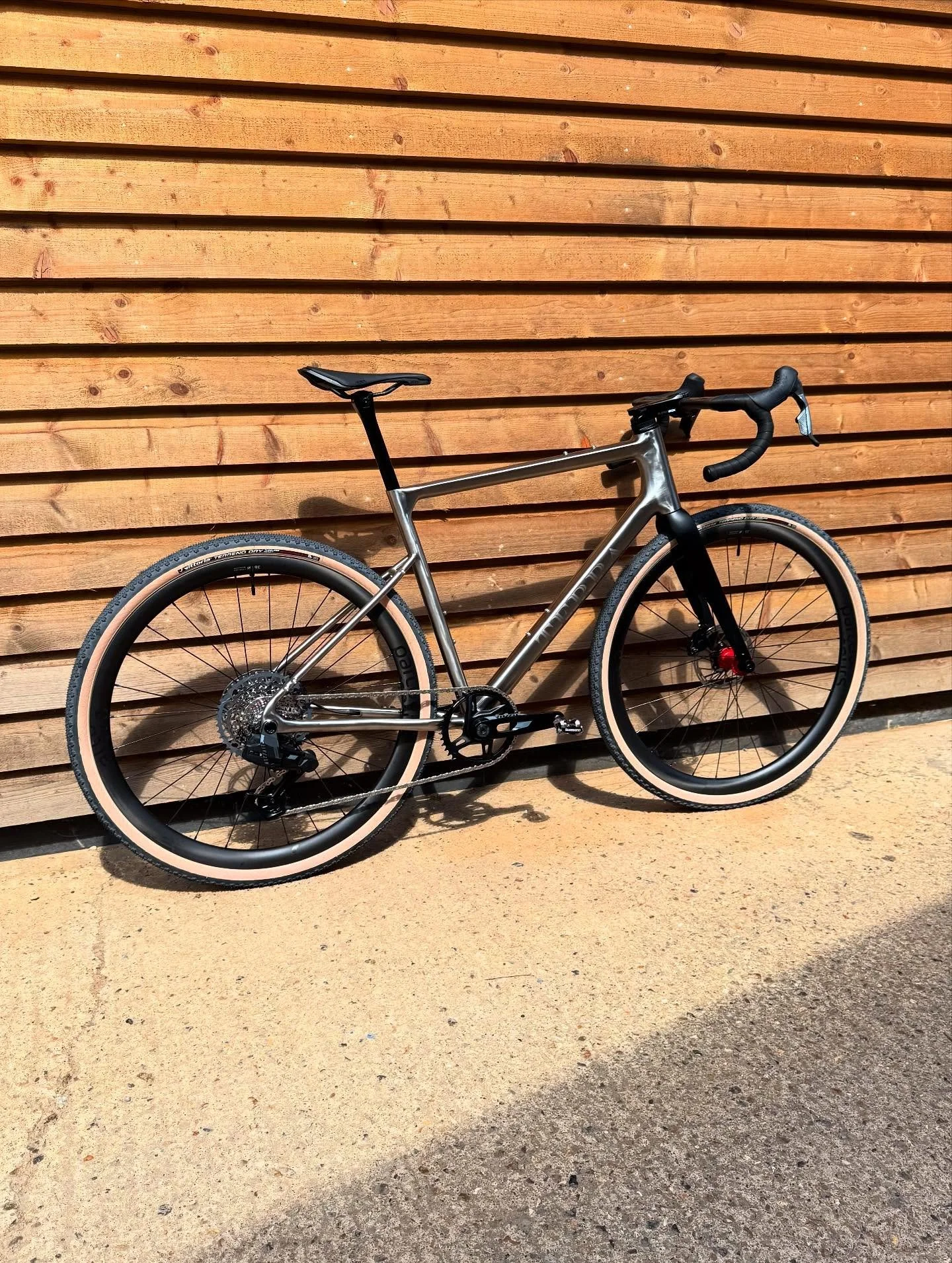 FAST / TOUGH / LIGHT

Behold! The first of the new breed of Incognita gravel bikes with 3D printed components. The head tube, seat clamp and dropouts are 3D printed to order and paired with hydroformed profiled tubes to make a frame that is not just 
