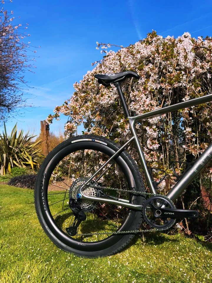 🌸 Spring spectacular 🌸 

Here&rsquo;s our latest custom geometry Incognita 3D finished just in time for the sun to come out. Built around the riders measurements and completed with ENVE one piece handlebar and seatpost, GRX wireless and those stunn