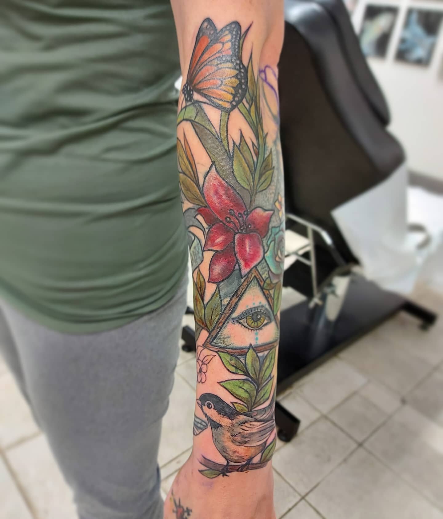Got a great first session into this rework/cover up sleeve. I love a challenge like this. Last couple pics are what is underneath 
.
.
.
.
.

#ladytattooers #tattooartist #torontotattoo #tattootoronto #ink #inked #torontoink #416 #yyz #artist #toront