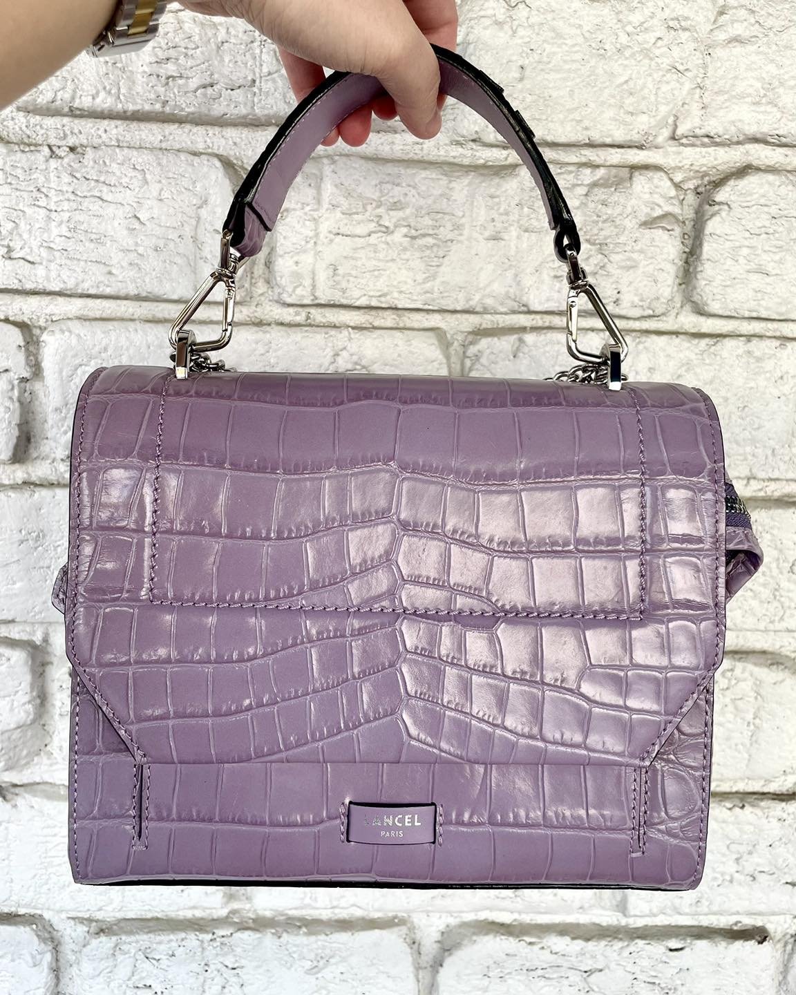 The perfect pop of color for your outfit 💜
&bull;
&bull;
&bull;
#modeconsignment #moderaleigh #lancelparis #lancelparisbag #designer #handbag #shopraleigh #shoplocalraleigh #shopvillagedistrict