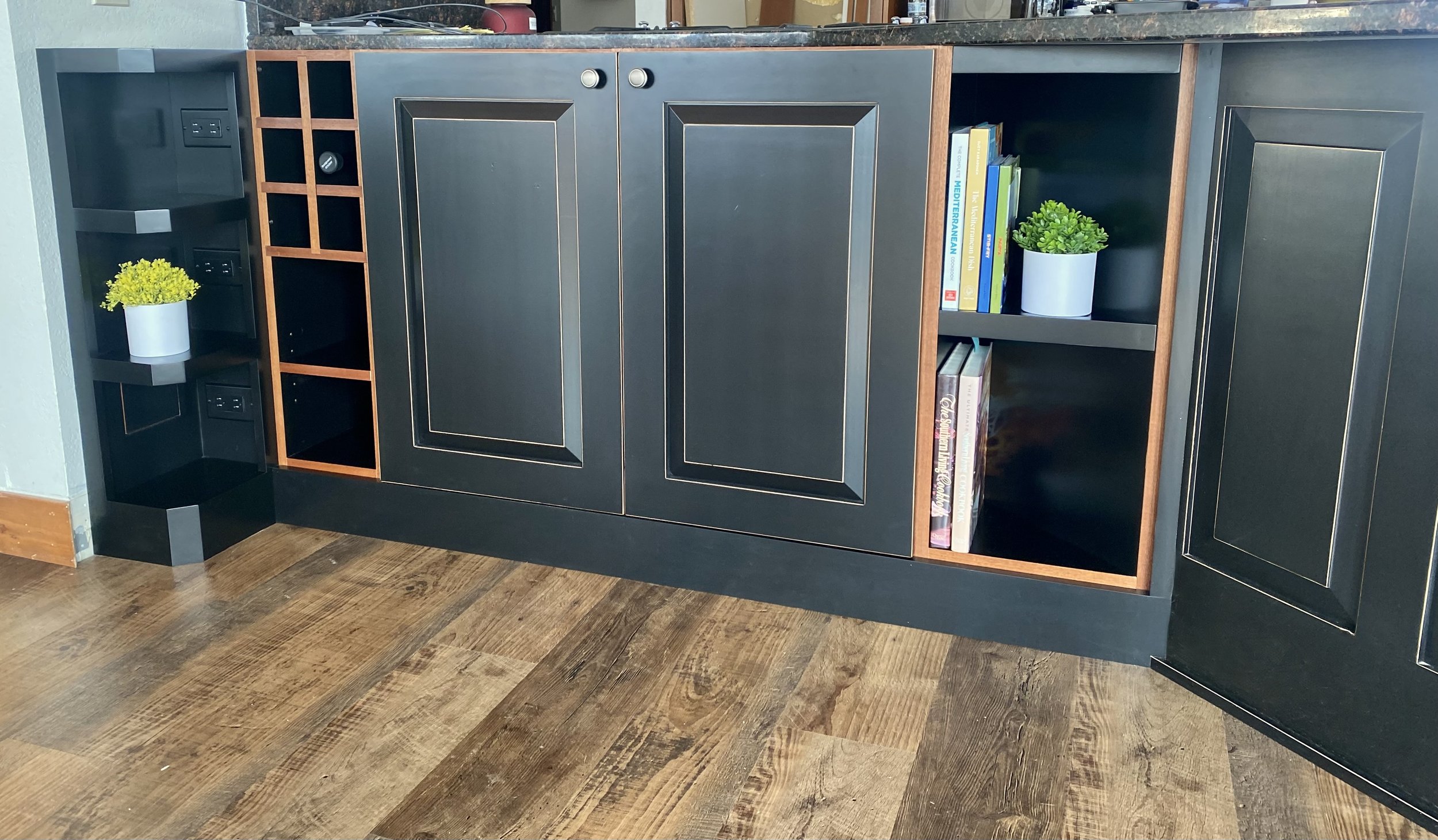 Black_Lacquer_Cabinets_2.jpeg